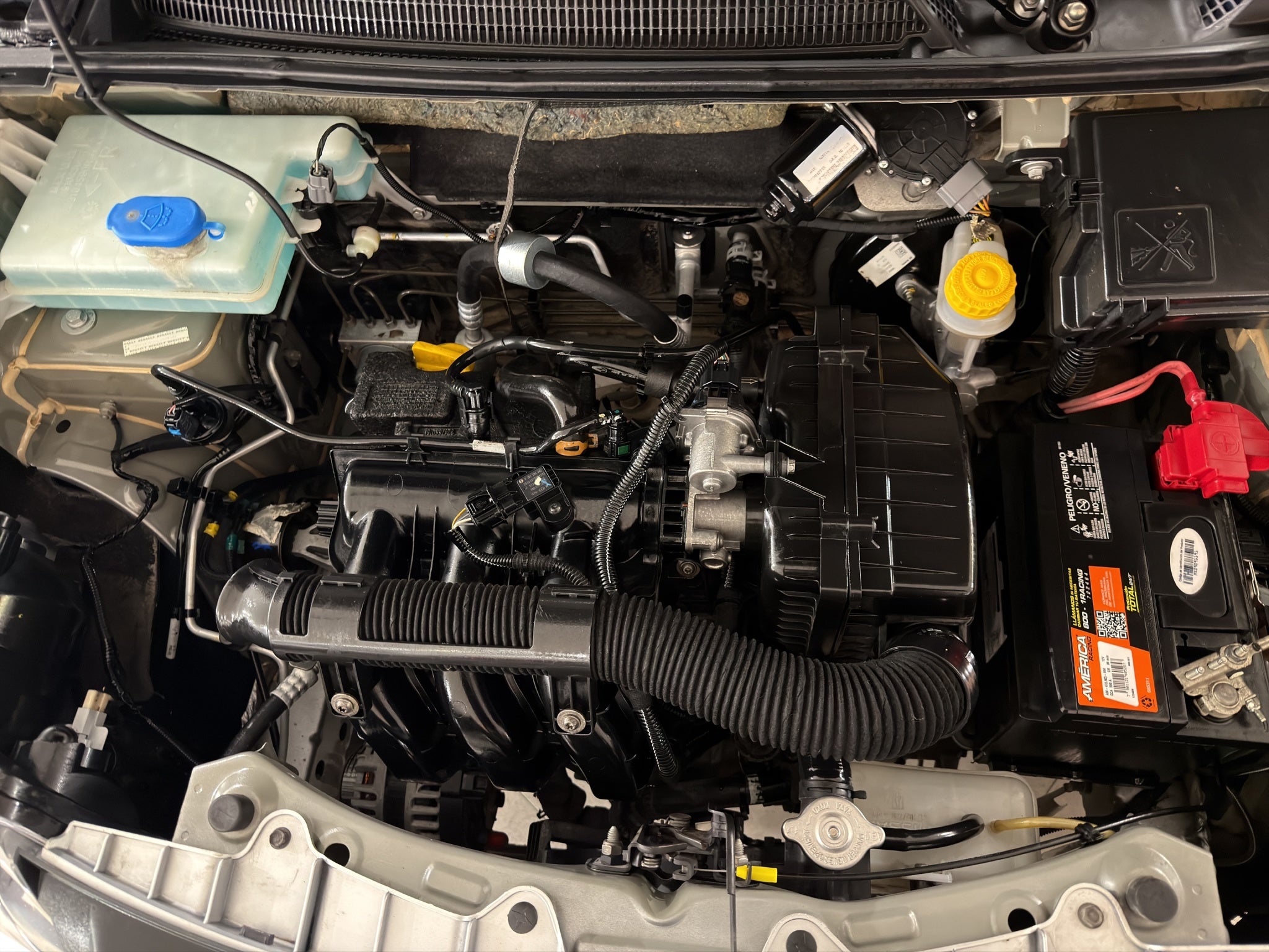 2020 Renault Kwid 5 pts. HB Iconic, TM5, a/ac., f. niebla, R-14