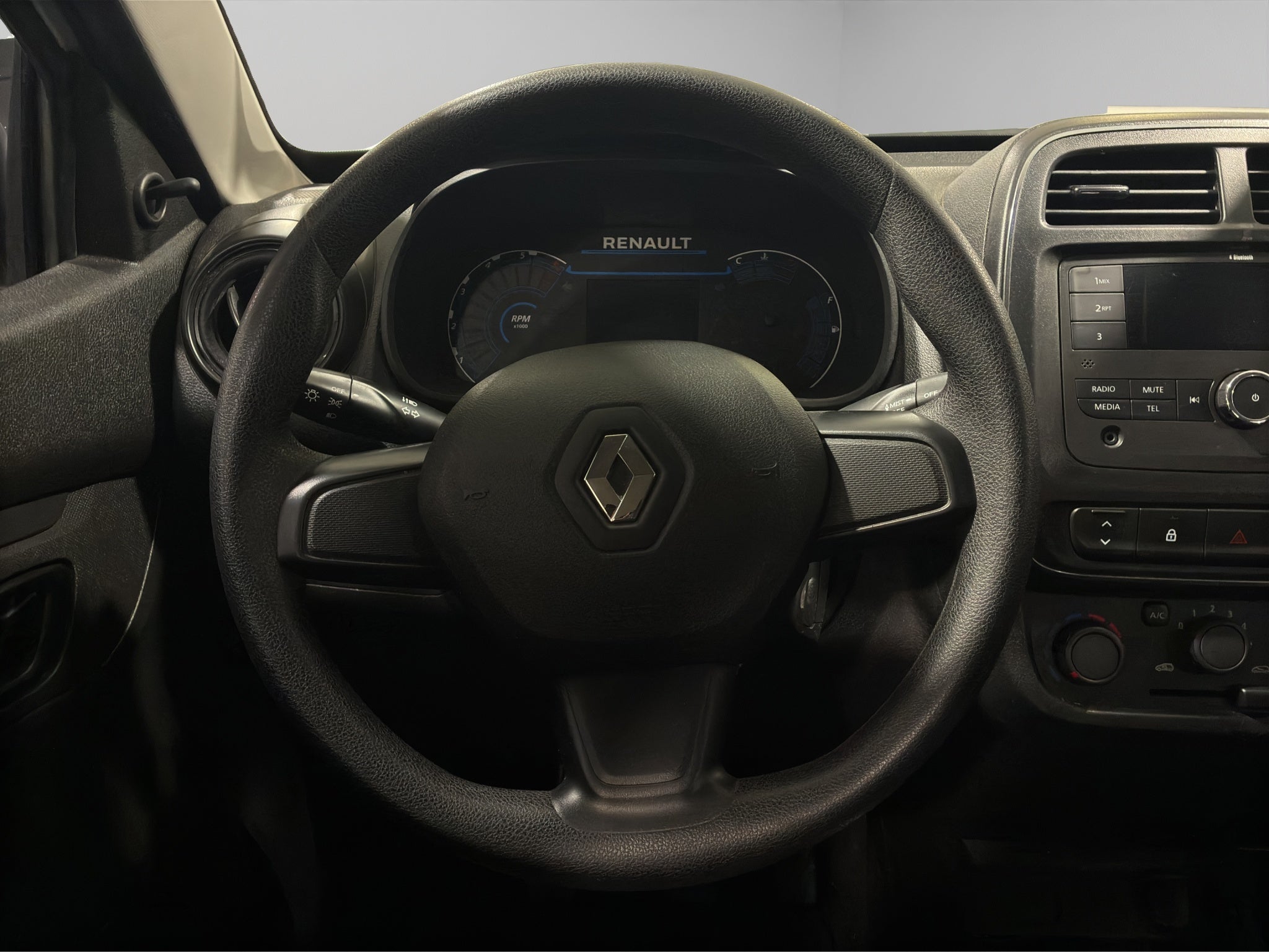 2025 Renault Kwid 5 pts. HB Intens, TM5, a/ac., R-14