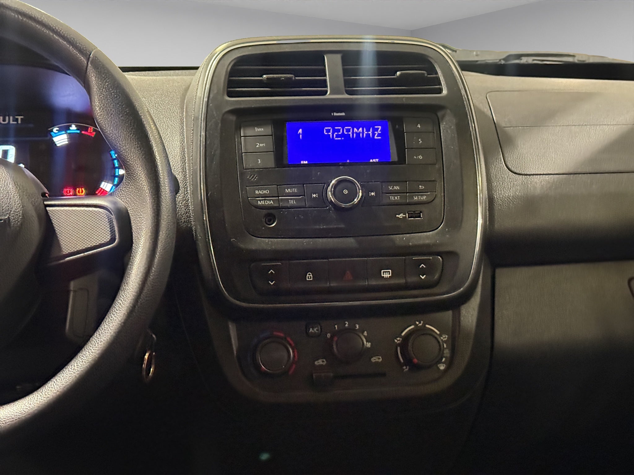 2025 Renault Kwid 5 pts. HB Intens, TM5, a/ac., R-14