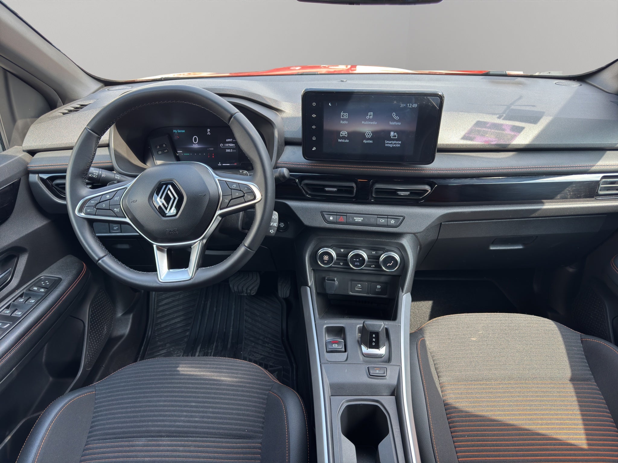 2025 Renault Kardian VUD 5 pts. Premiere Edition, 1.0T, TA, a/ac., f. niebla, RA-17 bitono