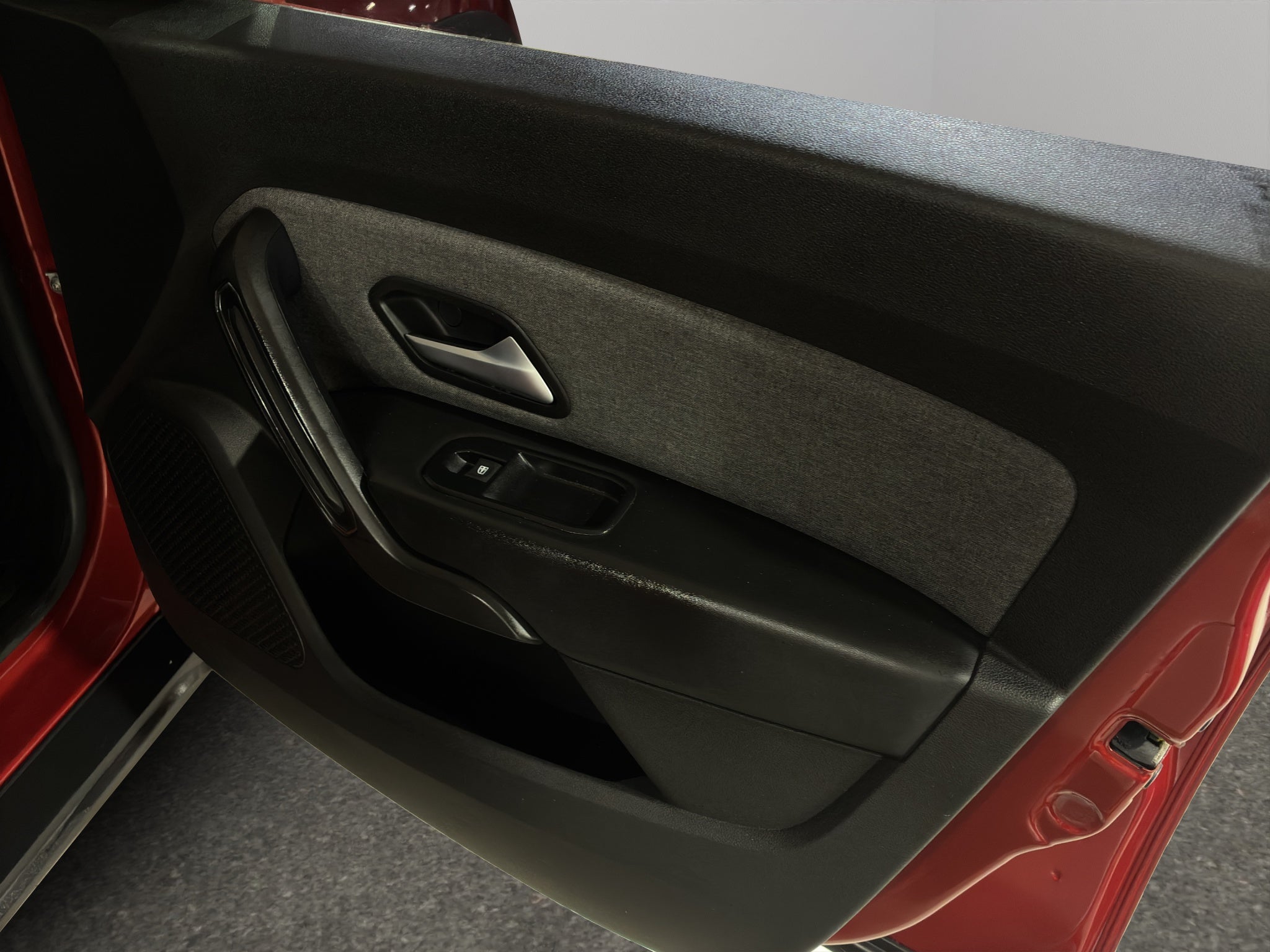 2023 Renault Duster VUD 5 pts. Iconic, 1.3T, TA, a/ac. Aut., VE, f. niebla, RA-17