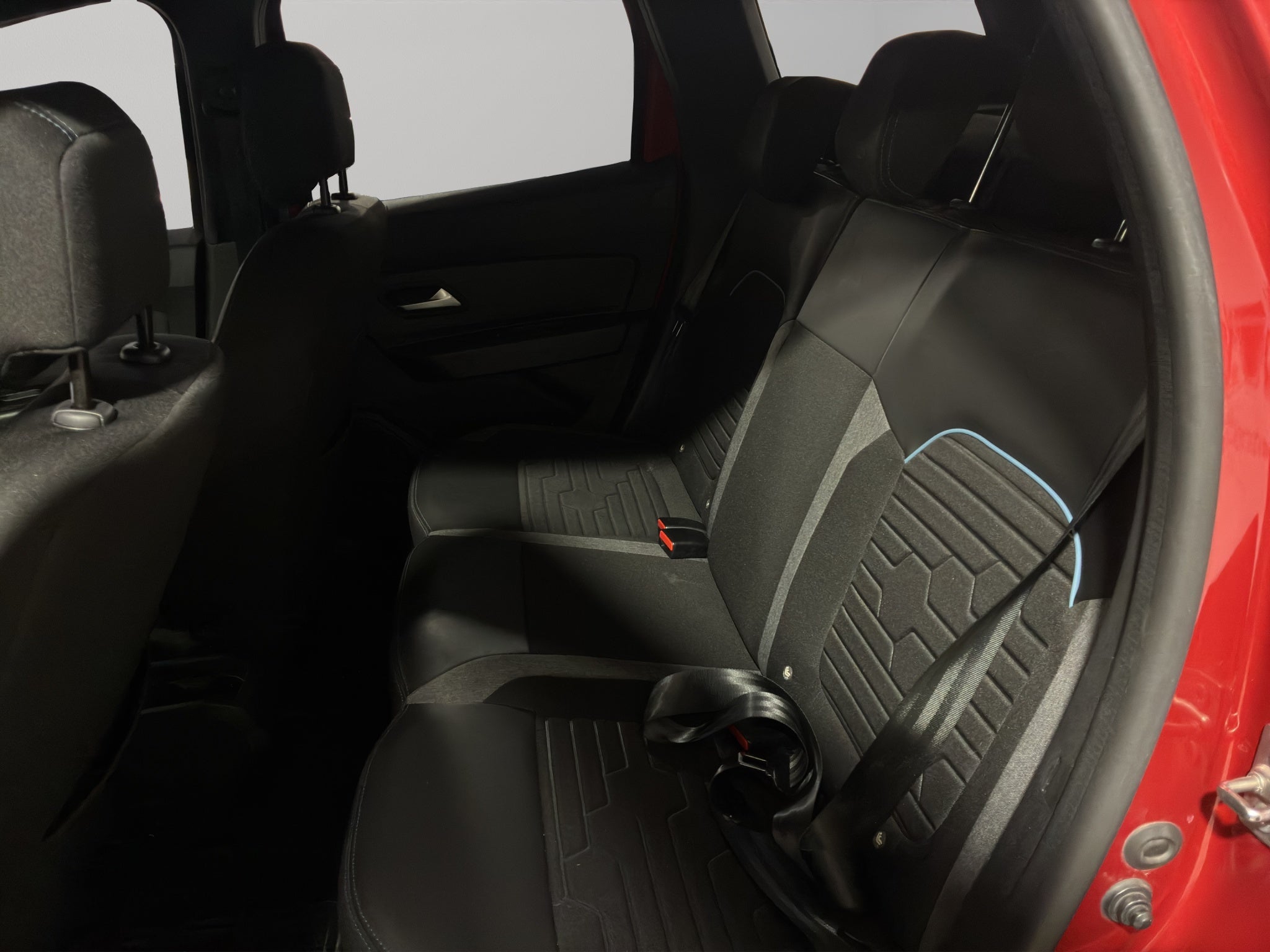 2023 Renault Duster VUD 5 pts. Iconic, 1.3T, TA, a/ac. Aut., VE, f. niebla, RA-17