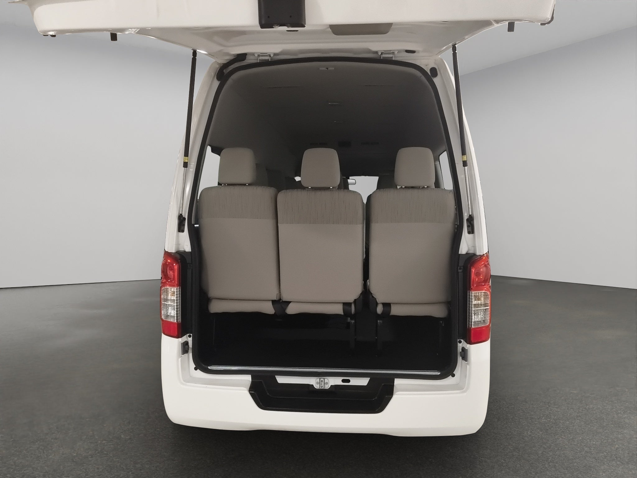 2022 Nissan Urvan Pasajeros 4 pts. TM5, a/ac., VE, 12 pas.