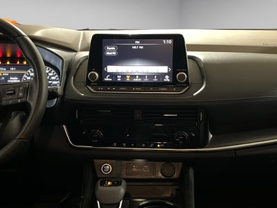 2023 Nissan X-Trail VUD 5 pts. Exclusive, TA, piel, RA-18 (línea nueva)