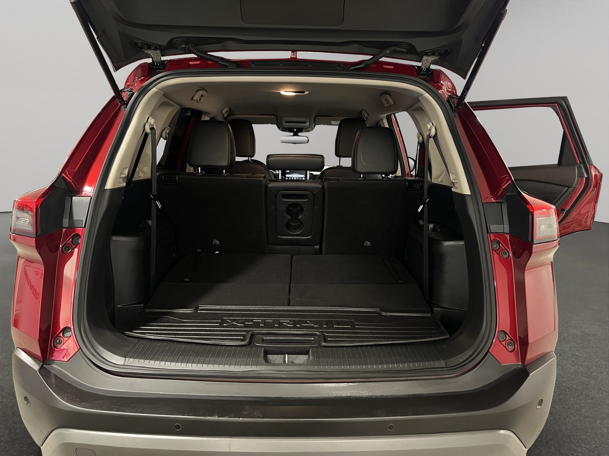 2023 Nissan X-Trail VUD 5 pts. Exclusive, TA, piel, RA-18 (línea nueva)