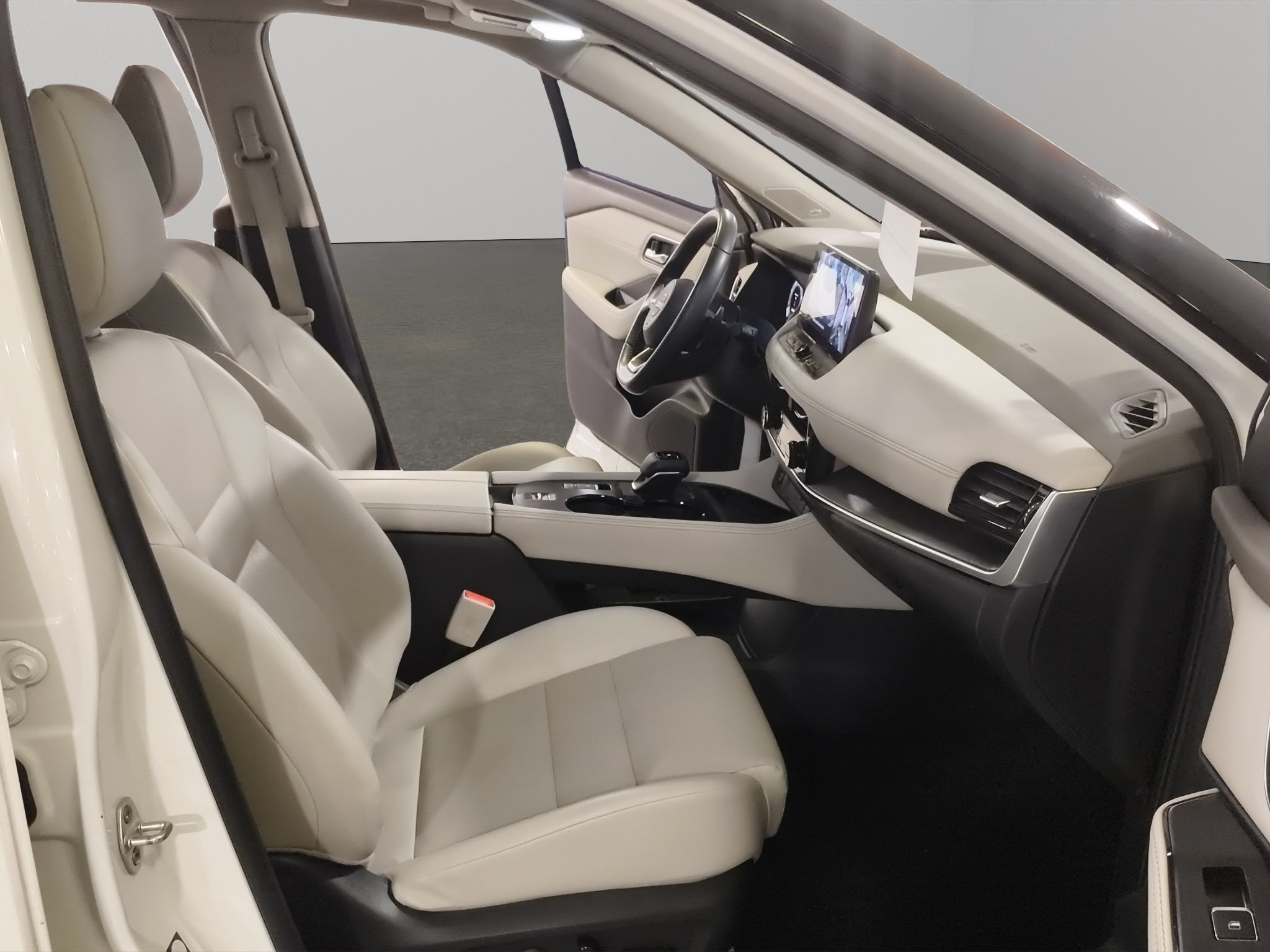 2025 Nissan X-Trail VUD 5 pts. Platinum, TA, piel, QCP, GPS, RA-19