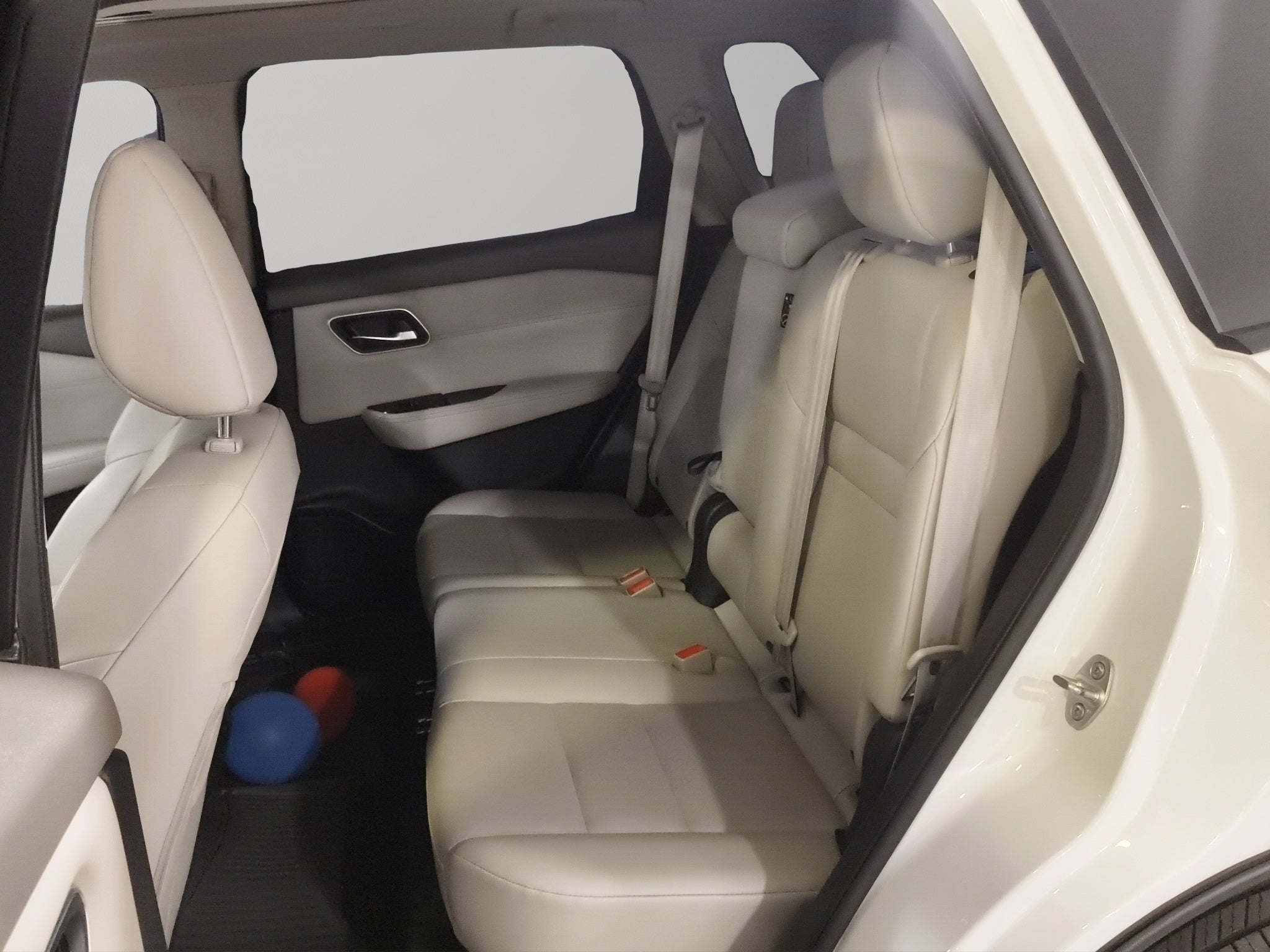 2025 Nissan X-Trail VUD 5 pts. Platinum, TA, piel, QCP, GPS, RA-19