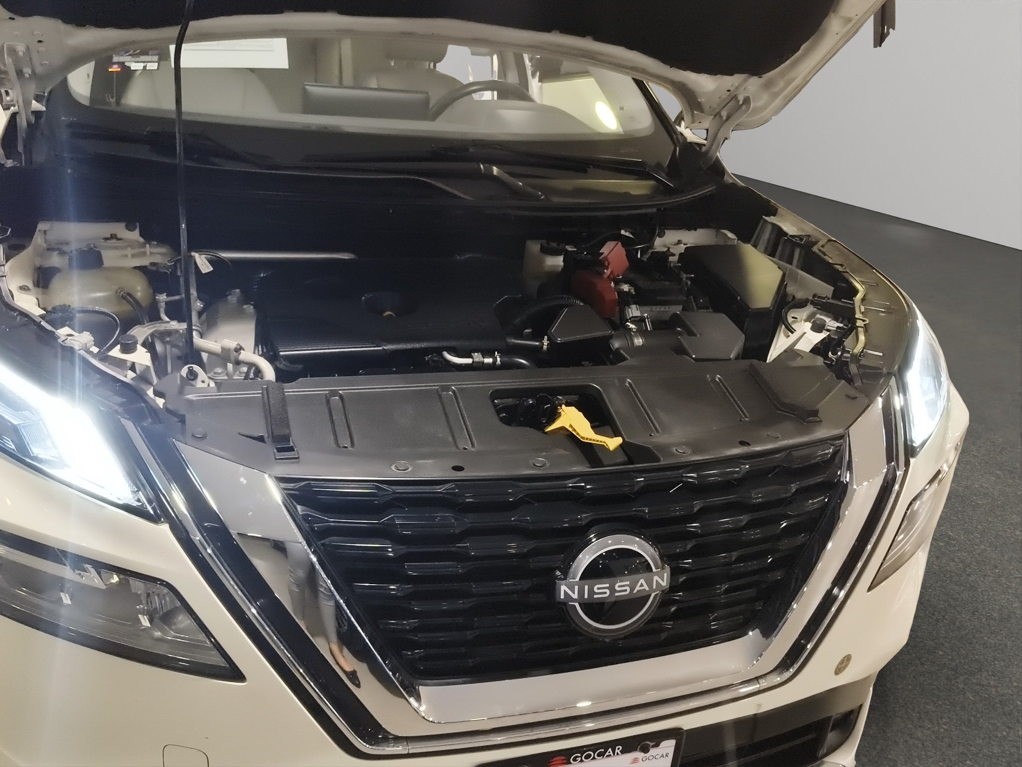 2025 Nissan X-Trail VUD 5 pts. Platinum, TA, piel, QCP, GPS, RA-19