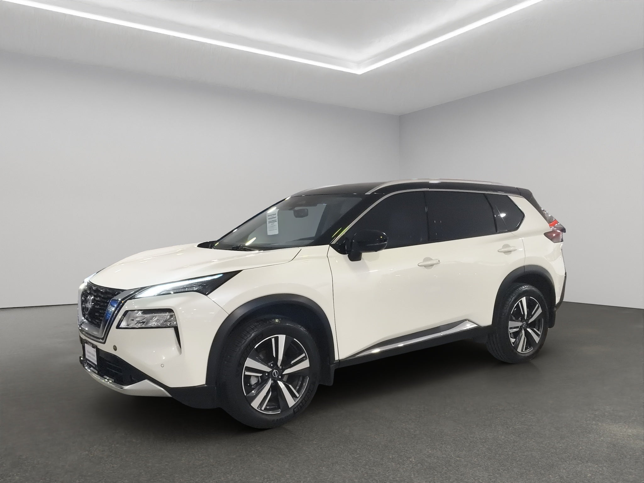 2025 Nissan X-Trail VUD 5 pts. Platinum, TA, piel, QCP, GPS, RA-19