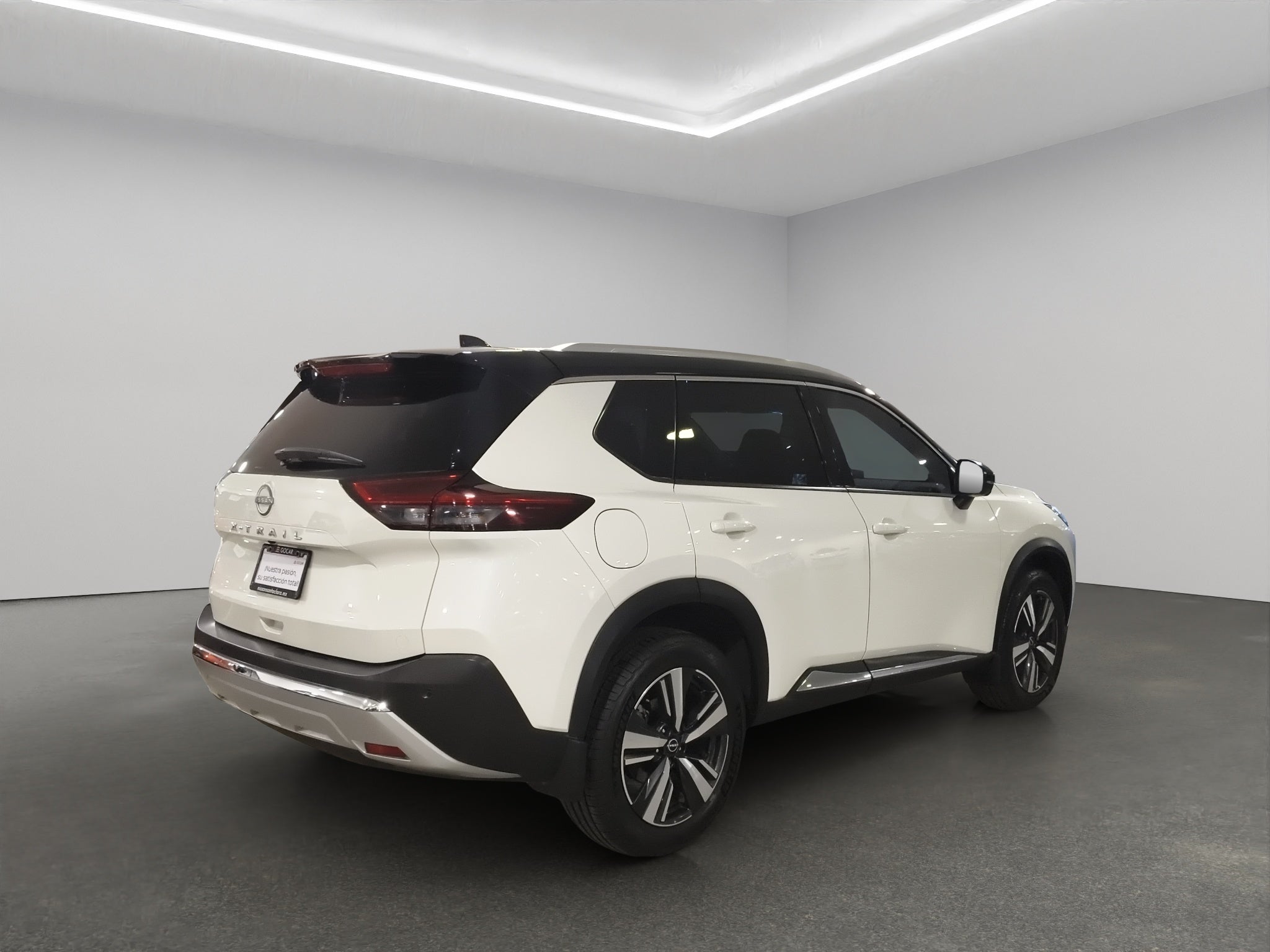 2025 Nissan X-Trail VUD 5 pts. Platinum, TA, piel, QCP, GPS, RA-19