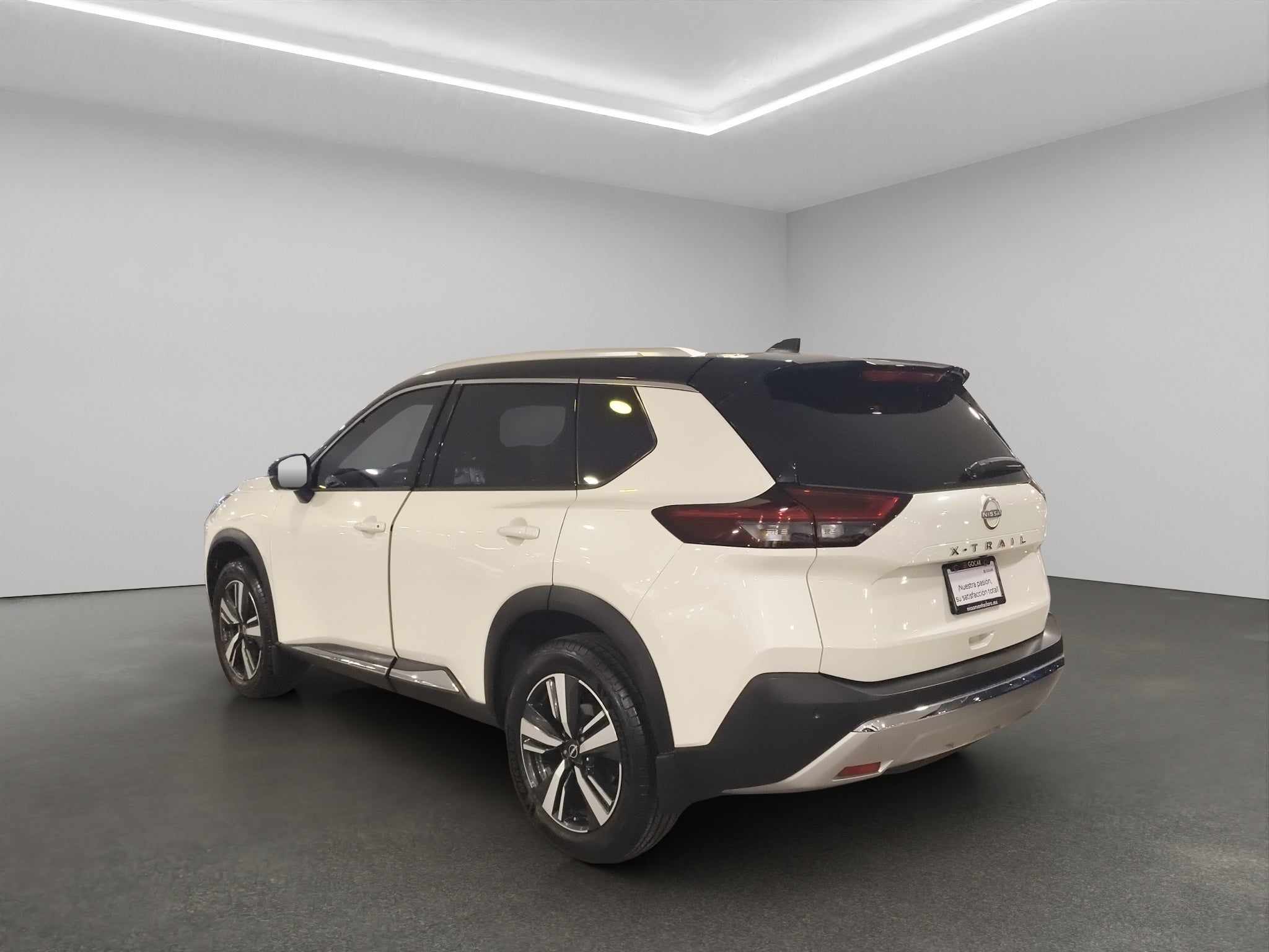 2025 Nissan X-Trail VUD 5 pts. Platinum, TA, piel, QCP, GPS, RA-19
