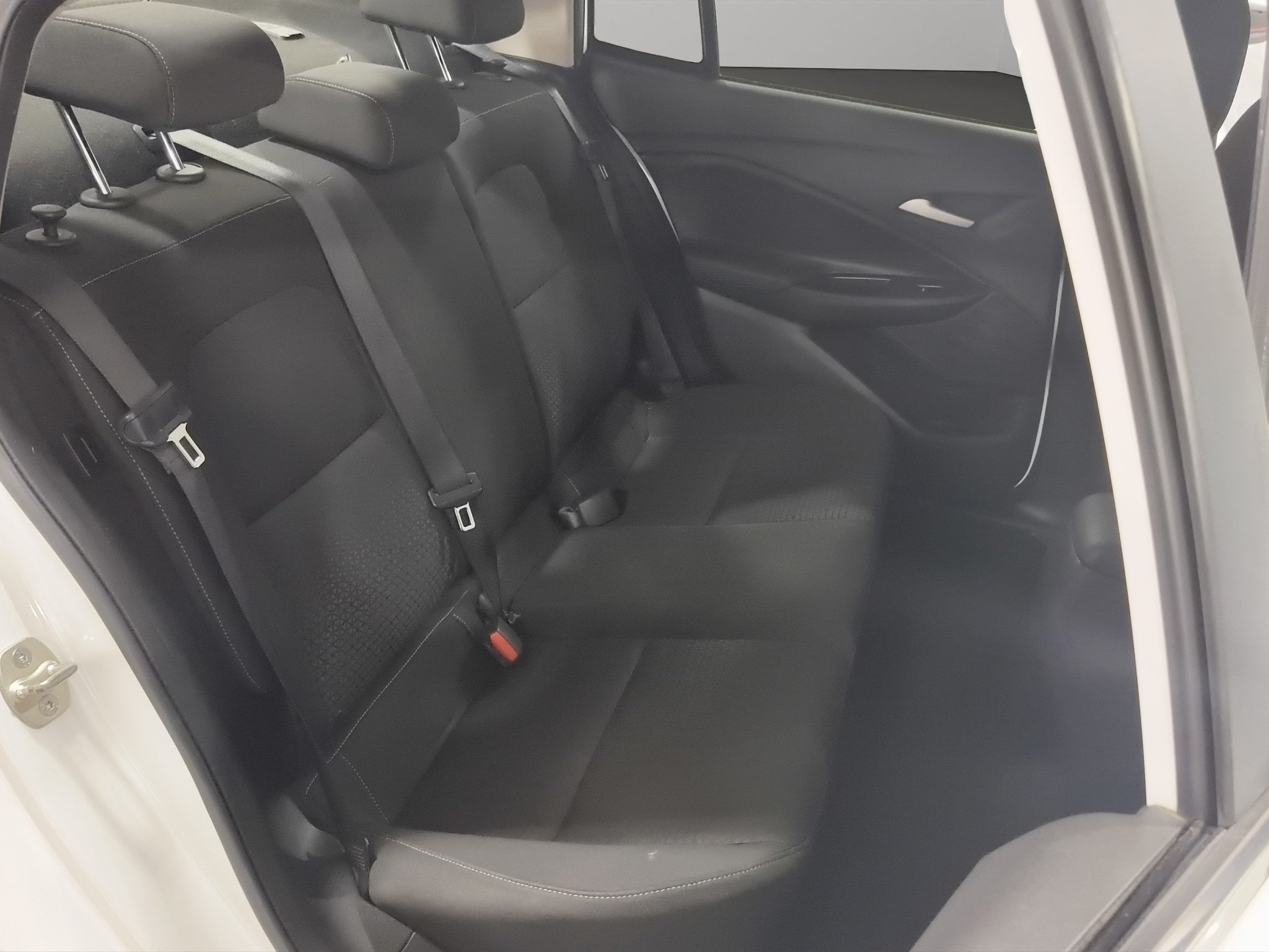 2023 Chevrolet Onix 4 pts. LT, 1.0T, TA, a/ac. Aut., VE, BA, RA-16