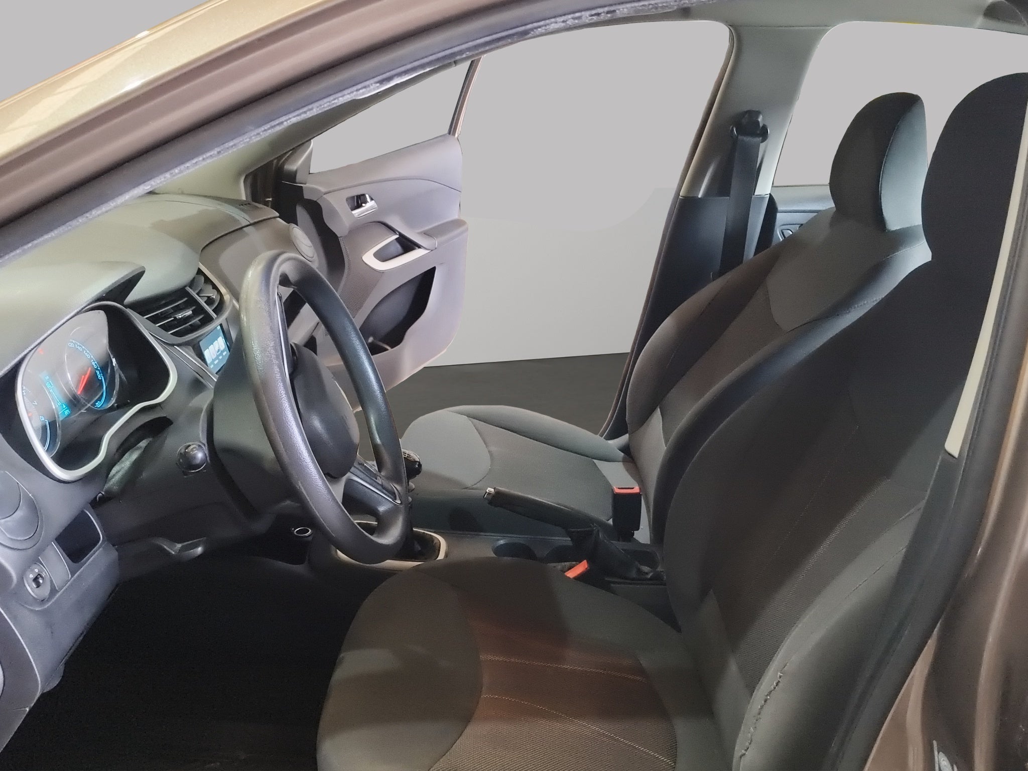 2020 Chevrolet Aveo 4 pts. LT, TM5, a/ac. Aut., f. niebla, RA-15