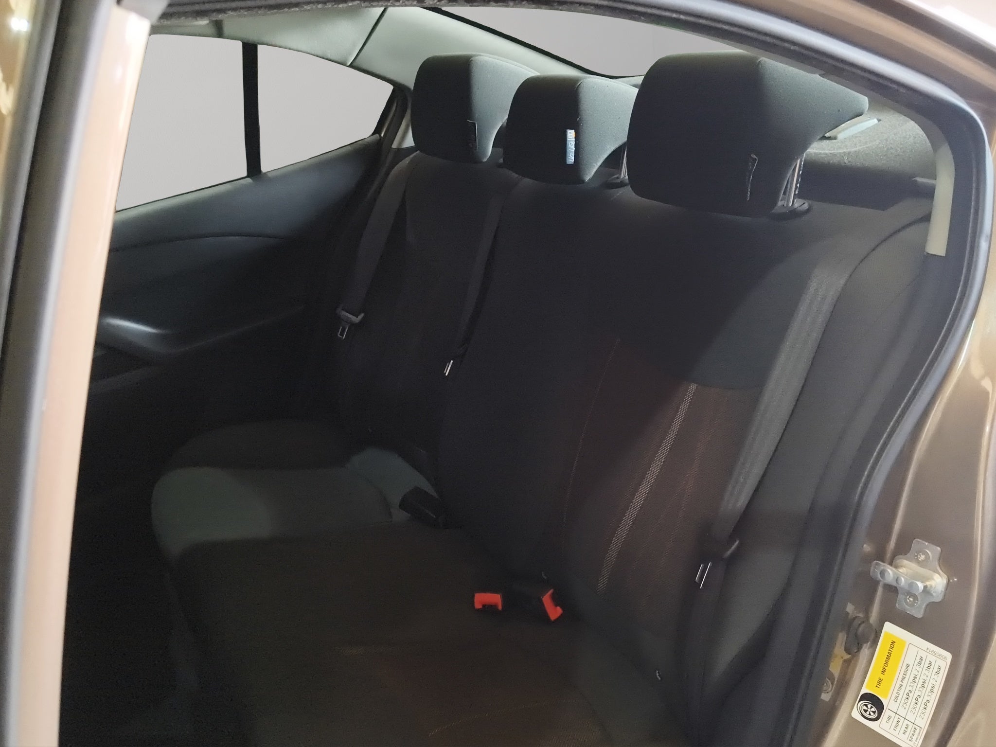 2020 Chevrolet Aveo 4 pts. LT, TM5, a/ac. Aut., f. niebla, RA-15