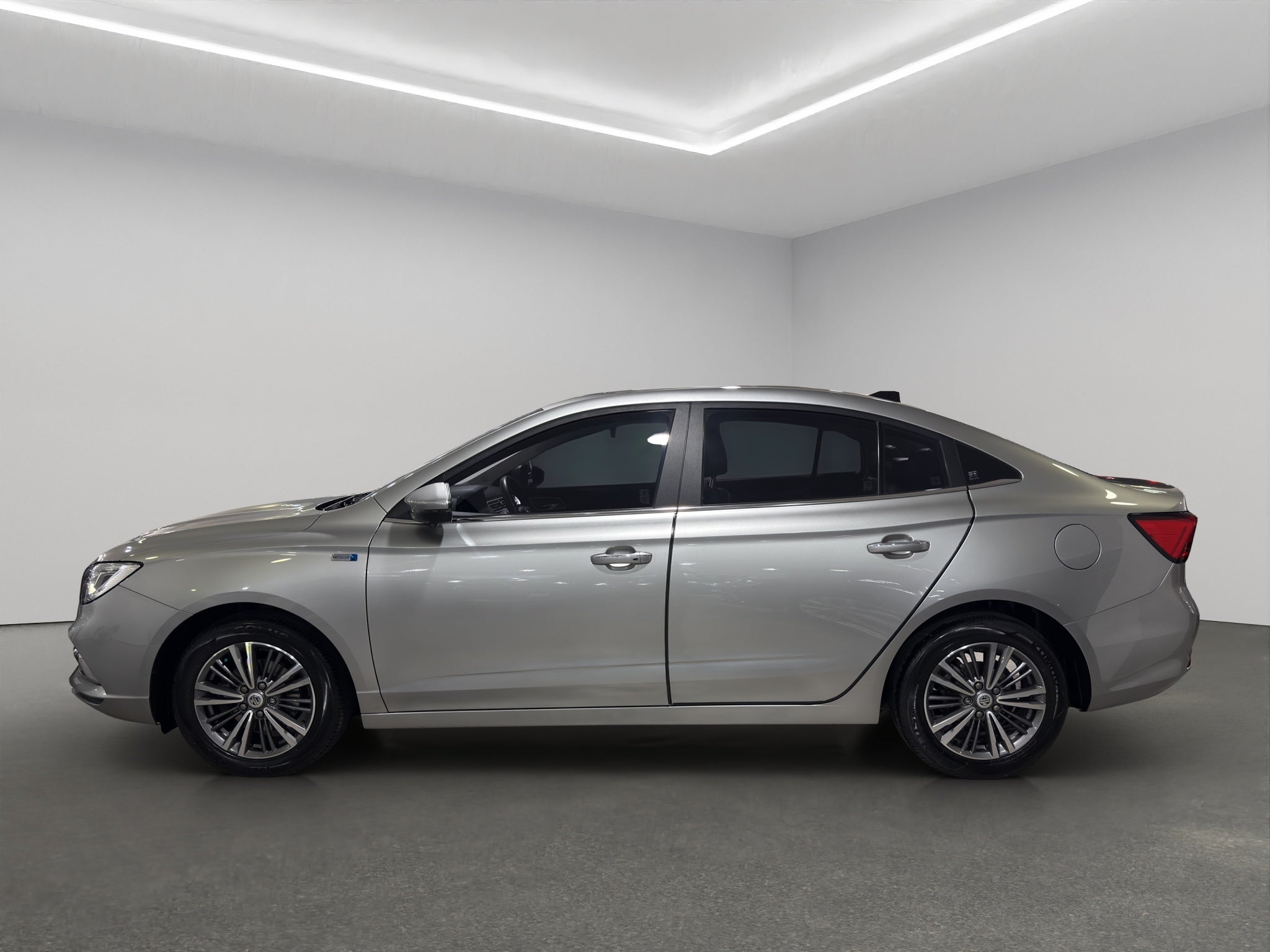 2024 MG MG5 4 pts. Elegance, 1.5l, TM5, VE, piel, QC, RA-16 (línea anterior)