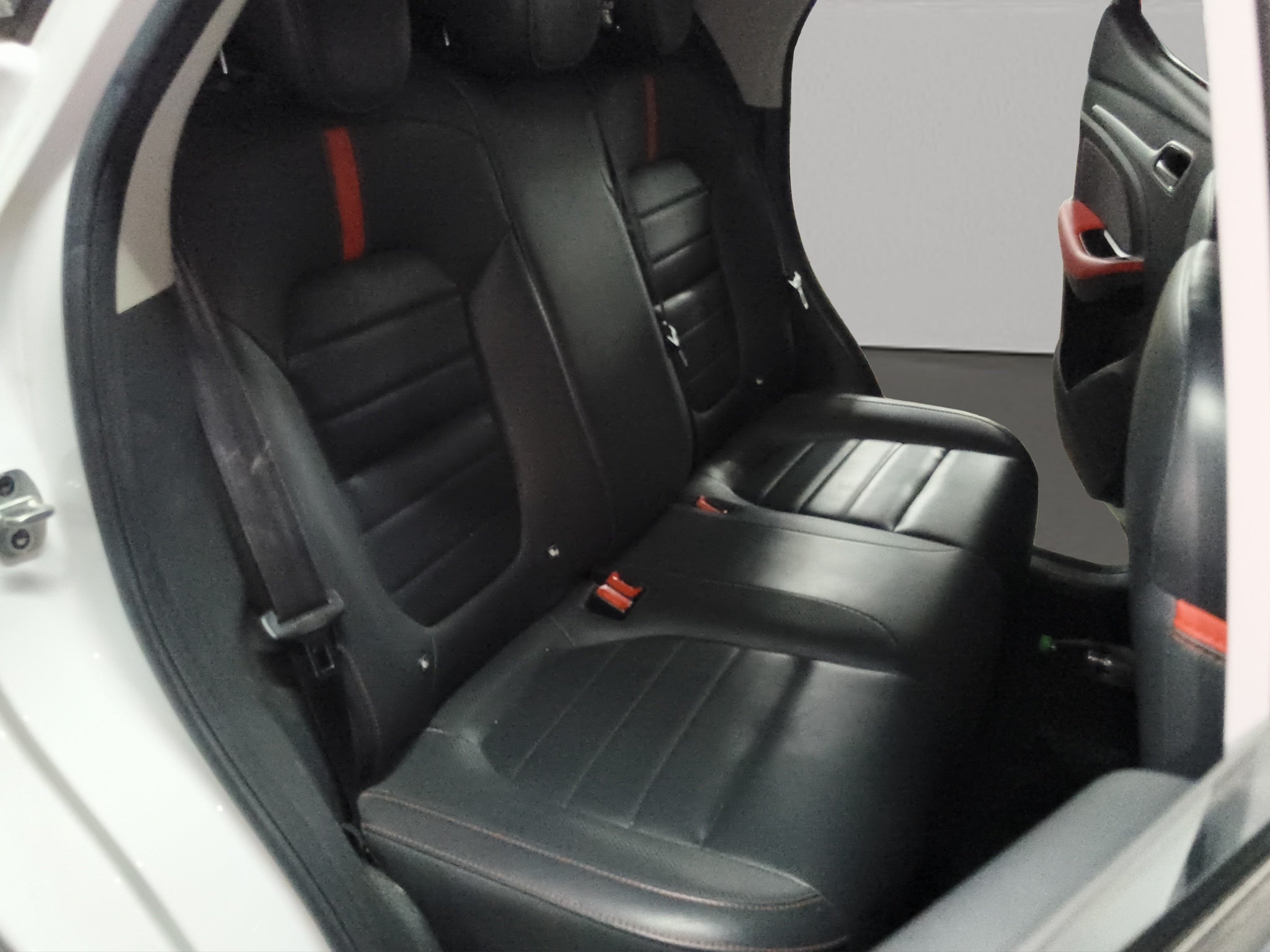 2023 MG ZS VUD 5 pts. Elegance, 1.5l, TA, piel, TP, RA-17 bitono