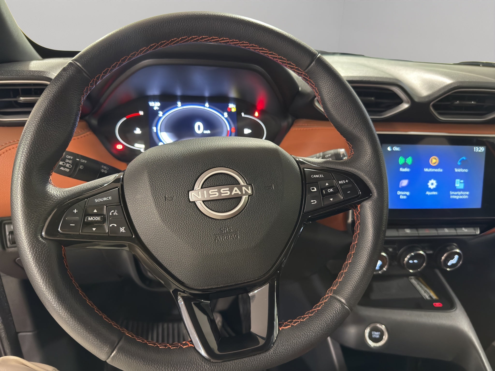 2026 Nissan Magnite VUD 5 pts. Exclusive, 1.0T, TM5, piel, RA-16