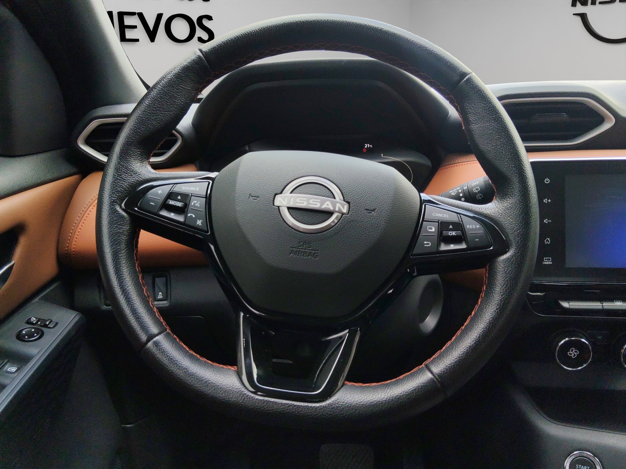 2025 Nissan Magnite VUD 5 pts. Exclusive, 1.0T, TM5, piel, RA-16