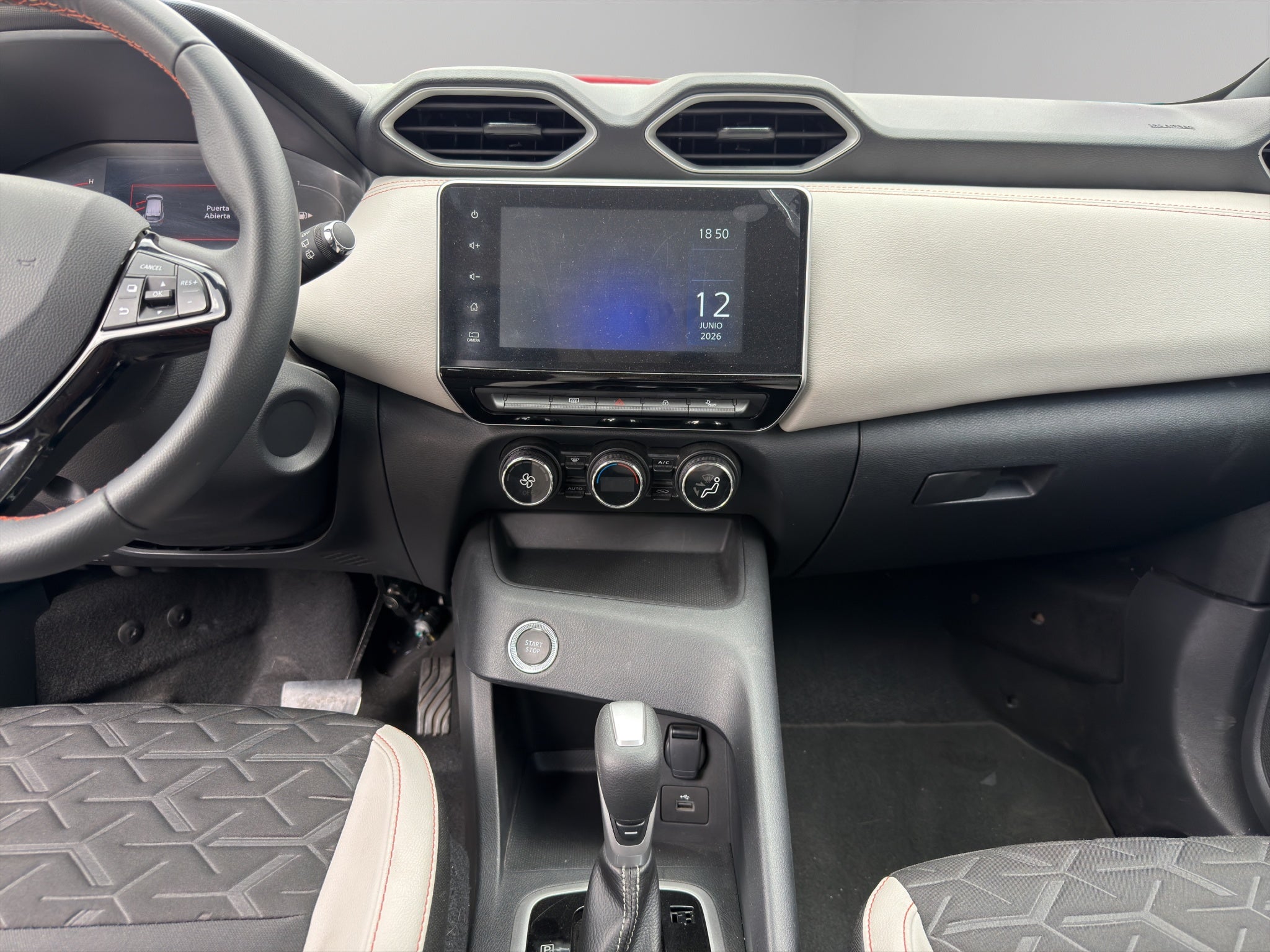 2025 Nissan Magnite VUD 5 pts. Exclusive, 1.0T, TM5, piel, RA-16