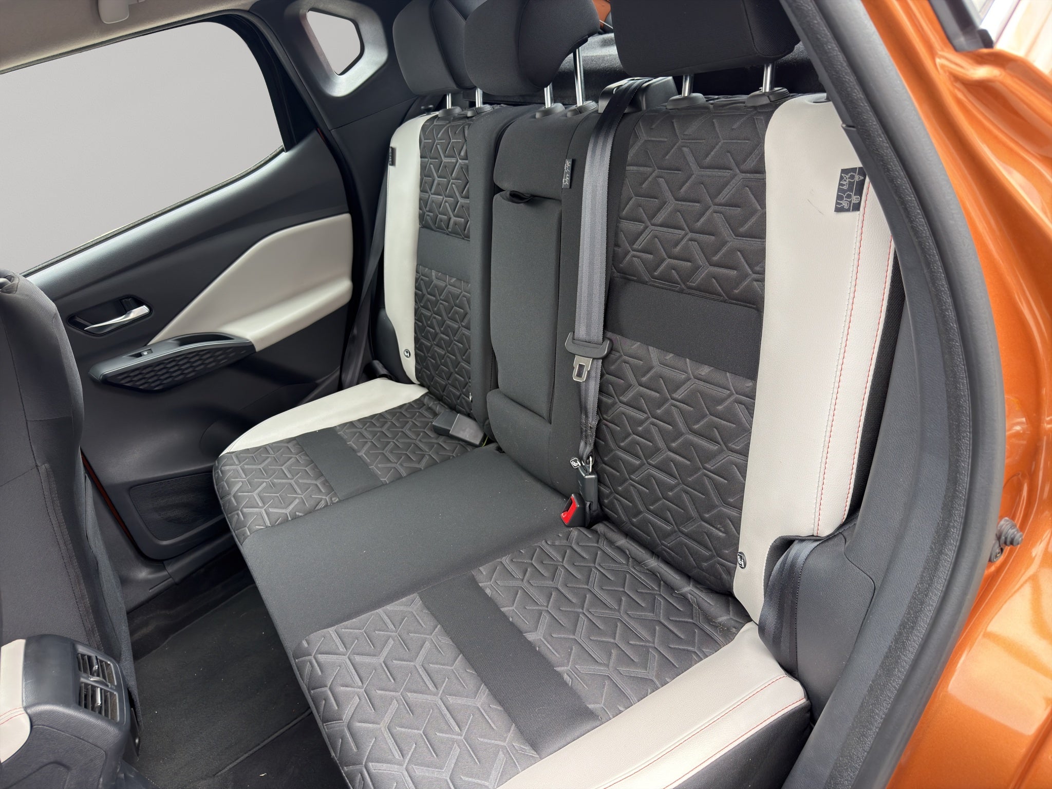 2025 Nissan Magnite VUD 5 pts. Exclusive, 1.0T, TM5, piel, RA-16