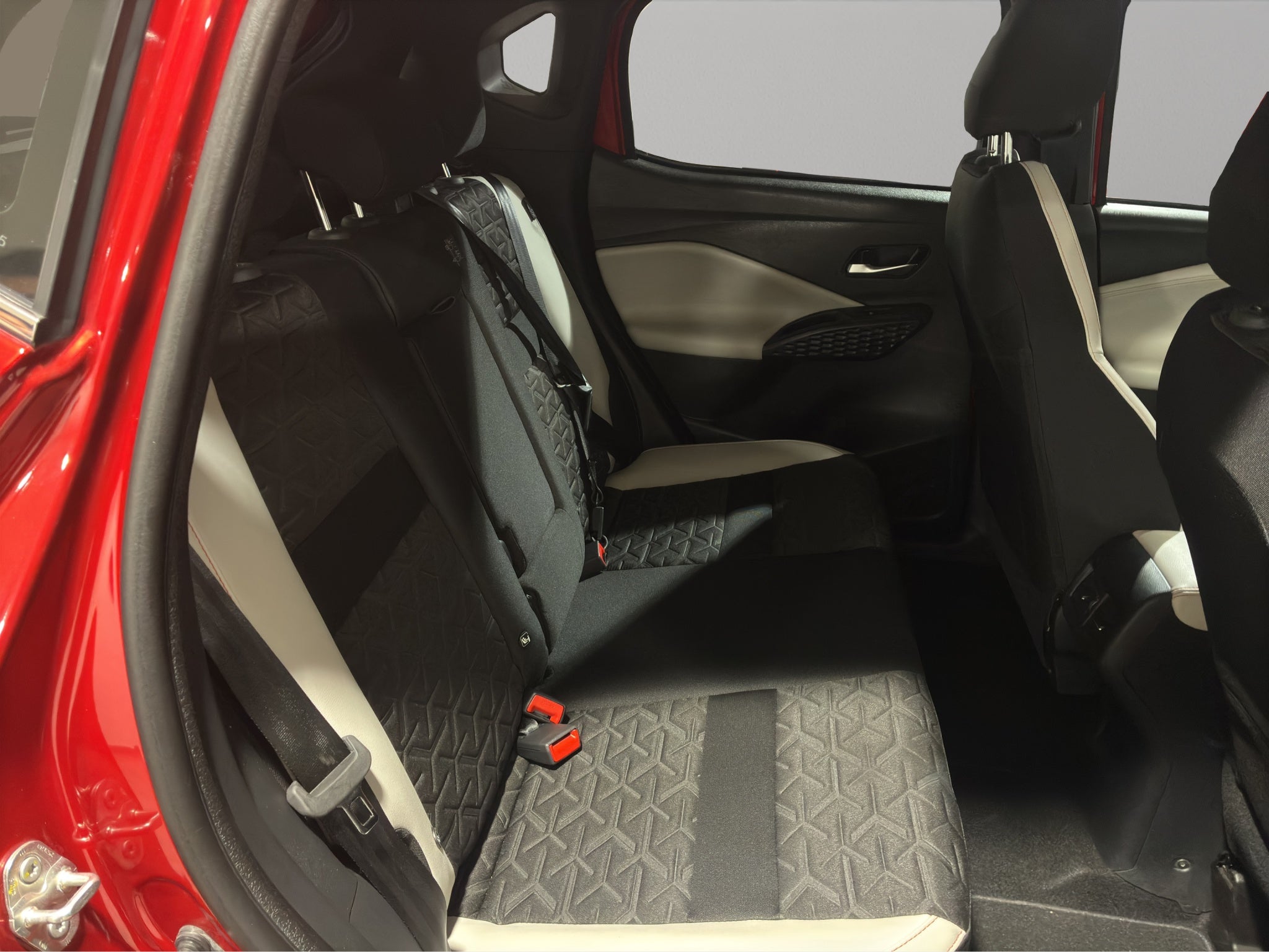 2025 Nissan Magnite VUD 5 pts. Exclusive, 1.0T, TM5, piel, RA-16