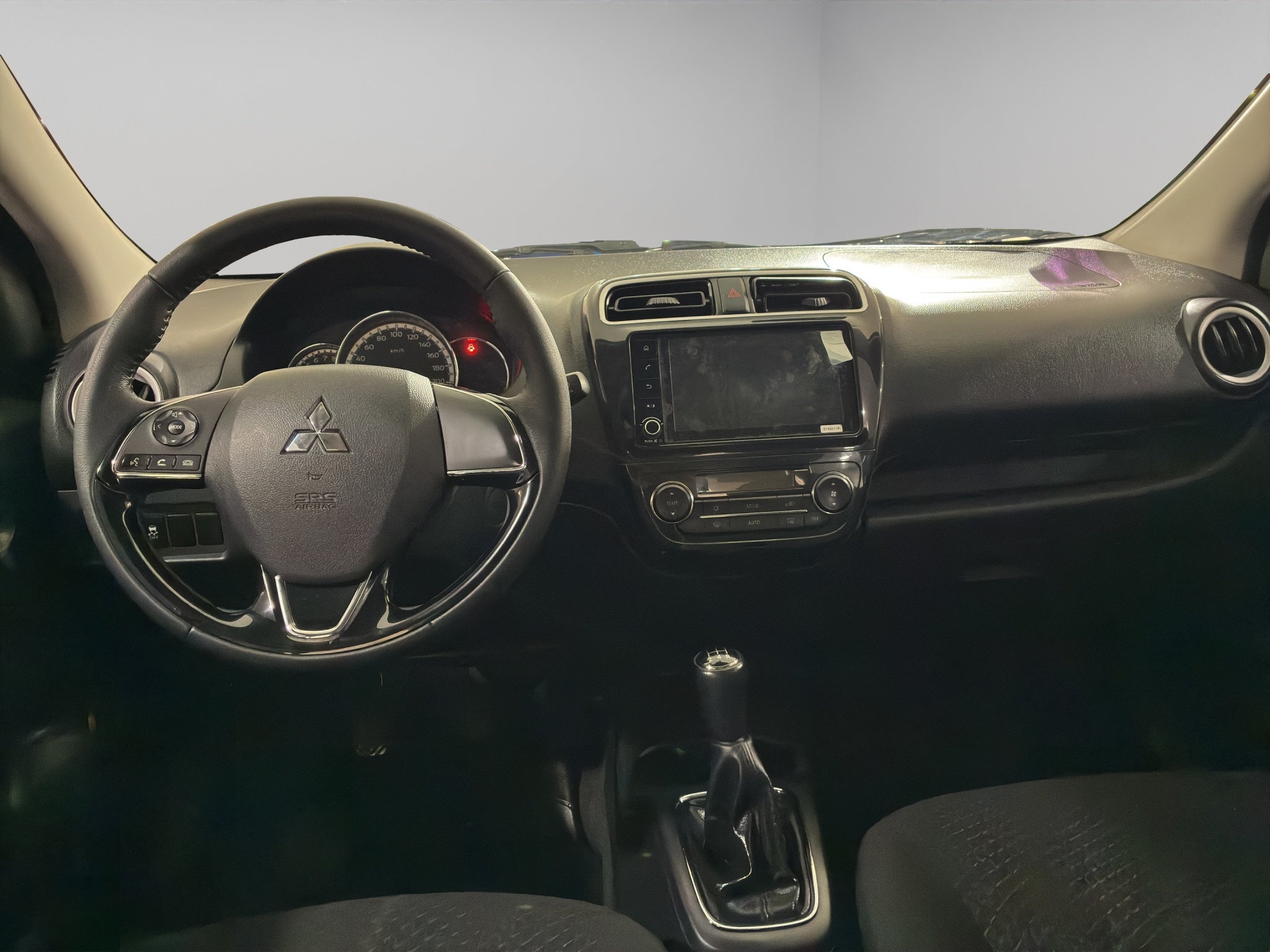 2025 Mitsubishi Mirage 4 pts. G4 GLS, TM5, climatronic, VE, f. niebla, RA-15