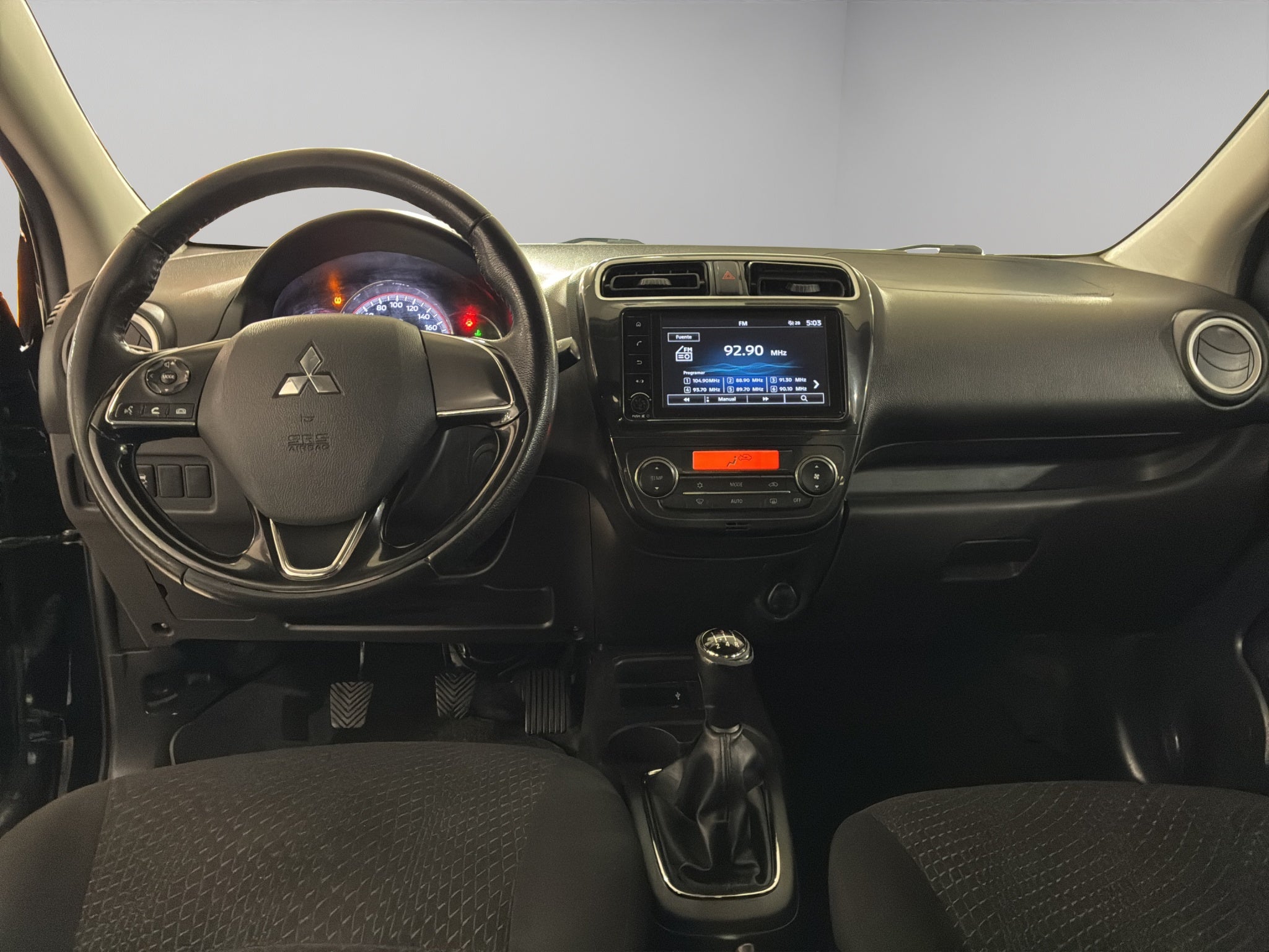 2023 Mitsubishi Mirage 4 pts. G4 GLS, TM5, climatronic, VE, f. niebla, RA-15