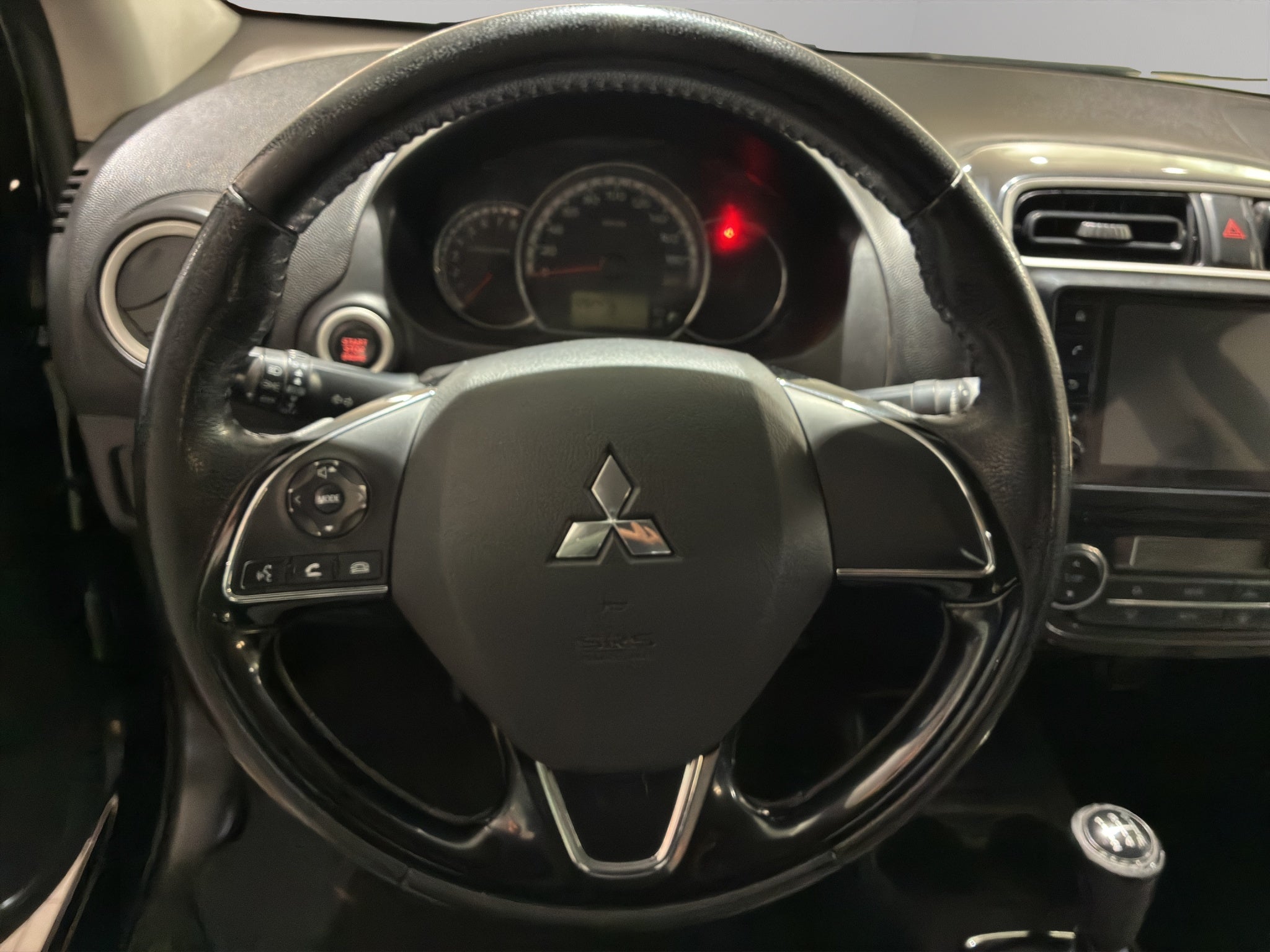 2023 Mitsubishi Mirage 4 pts. G4 GLS, TM5, climatronic, VE, f. niebla, RA-15