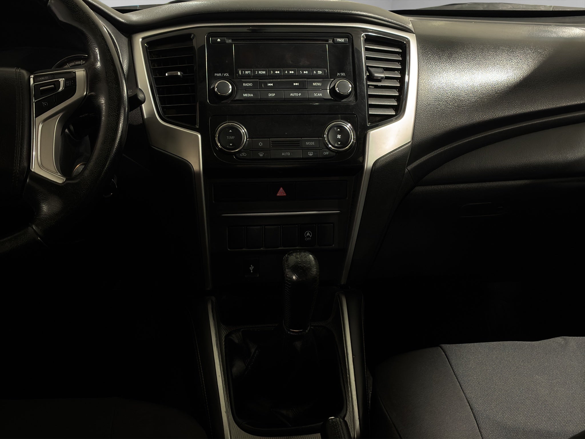 2023 Mitsubishi Comerciales L200 Pick-Up 4 pts. GLX, Doble Cab., 2.4TD, TM5, 4x4