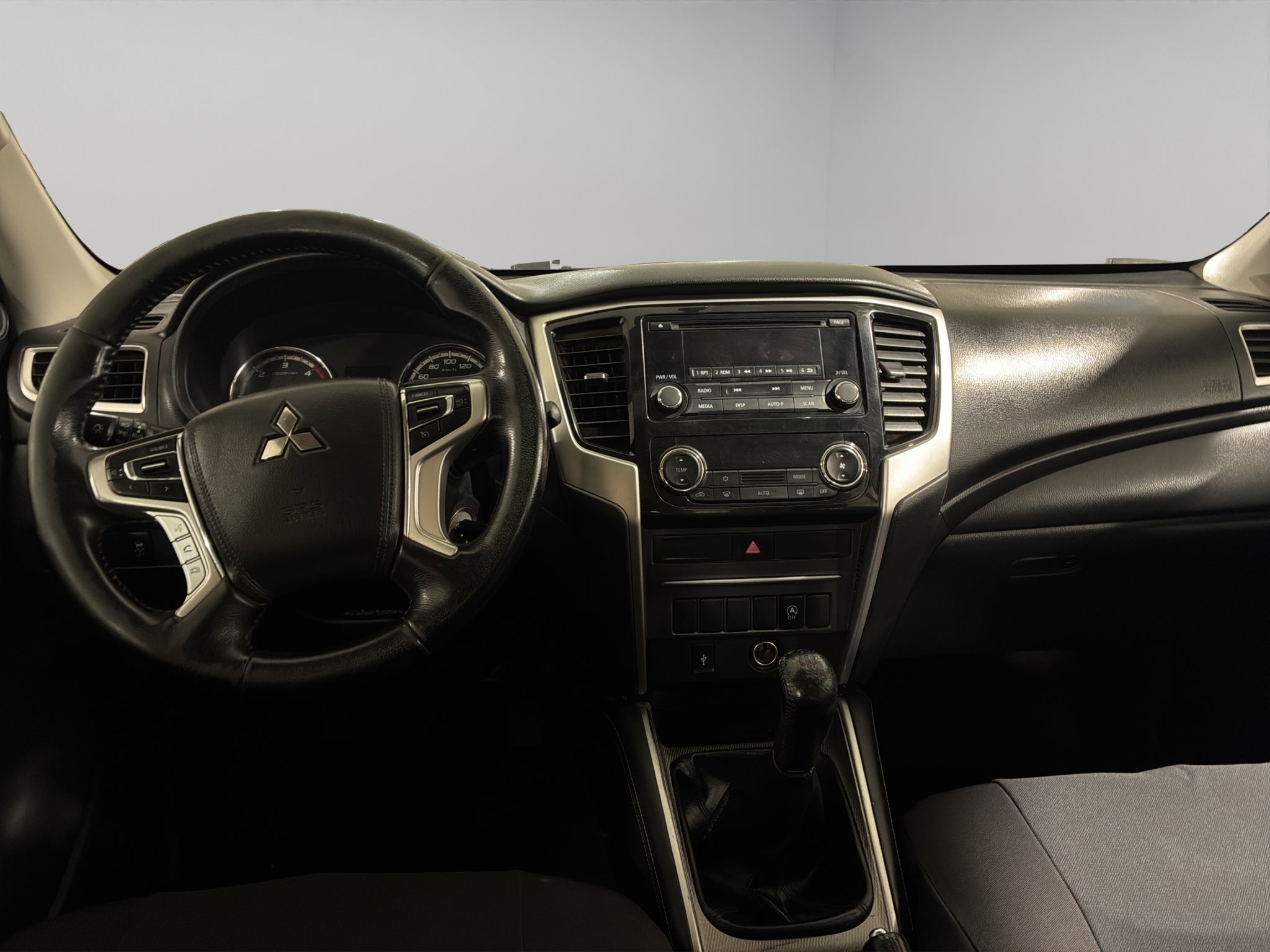 2023 Mitsubishi Comerciales L200 Pick-Up 4 pts. GLX, Doble Cab., 2.4TD, TM5, 4x4