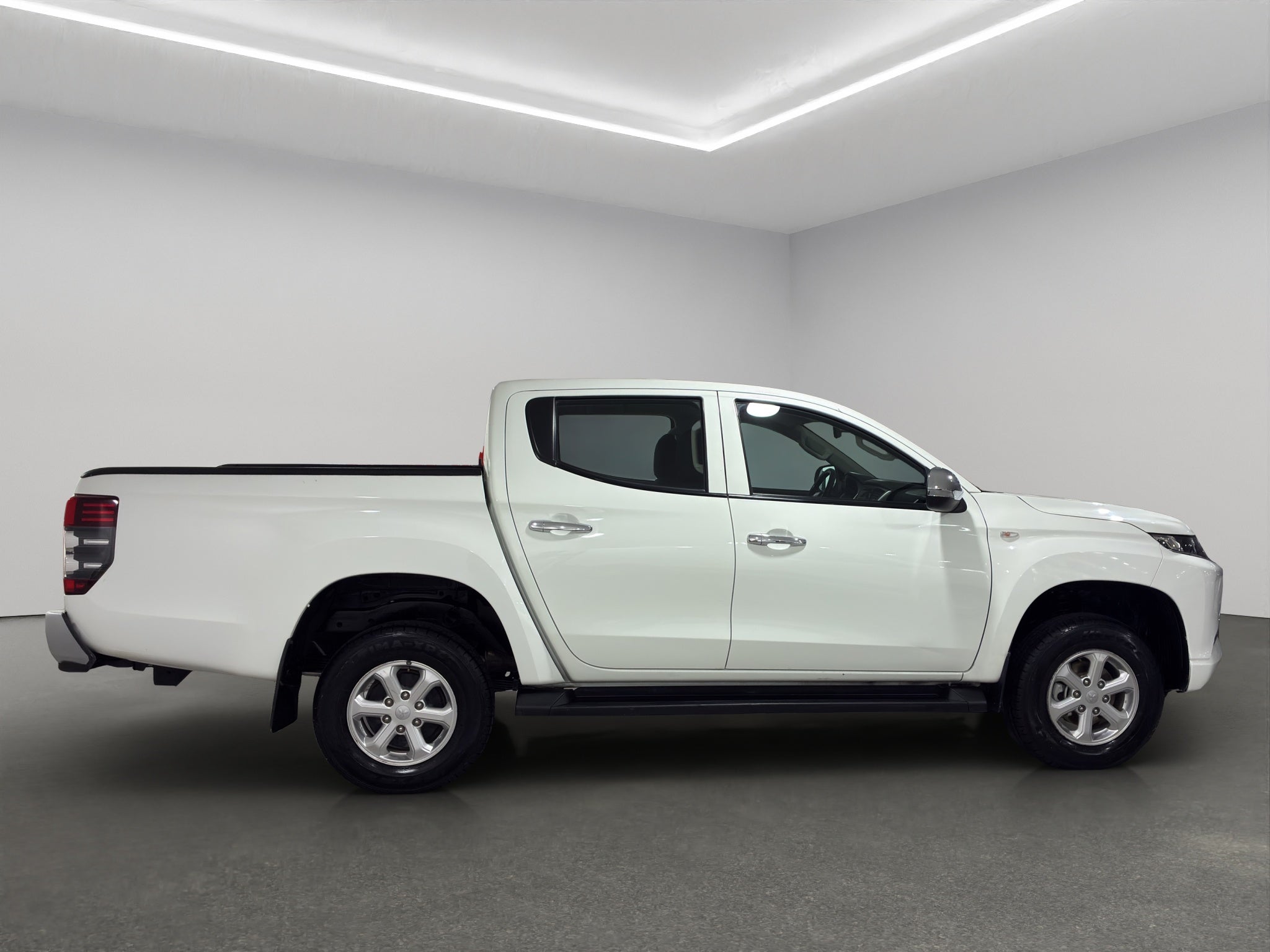 2023 Mitsubishi Comerciales L200 Pick-Up 4 pts. GLX, Doble Cab., 2.4TD, TM5, 4x4