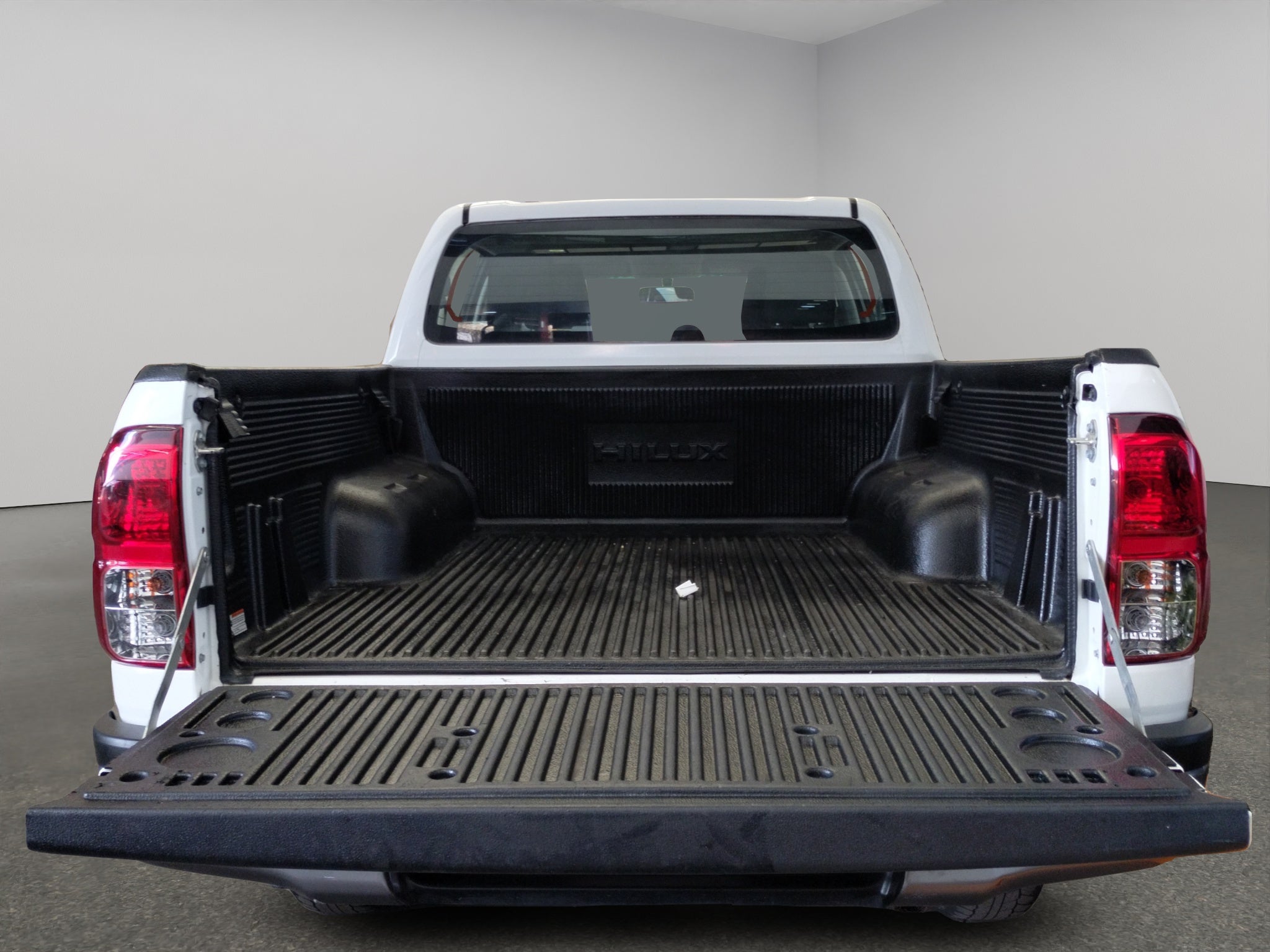 2023 Toyota Comerciales Hilux Pick-Up 4 pts. Base, Doble Cab., TM5, a/ac., VE del.