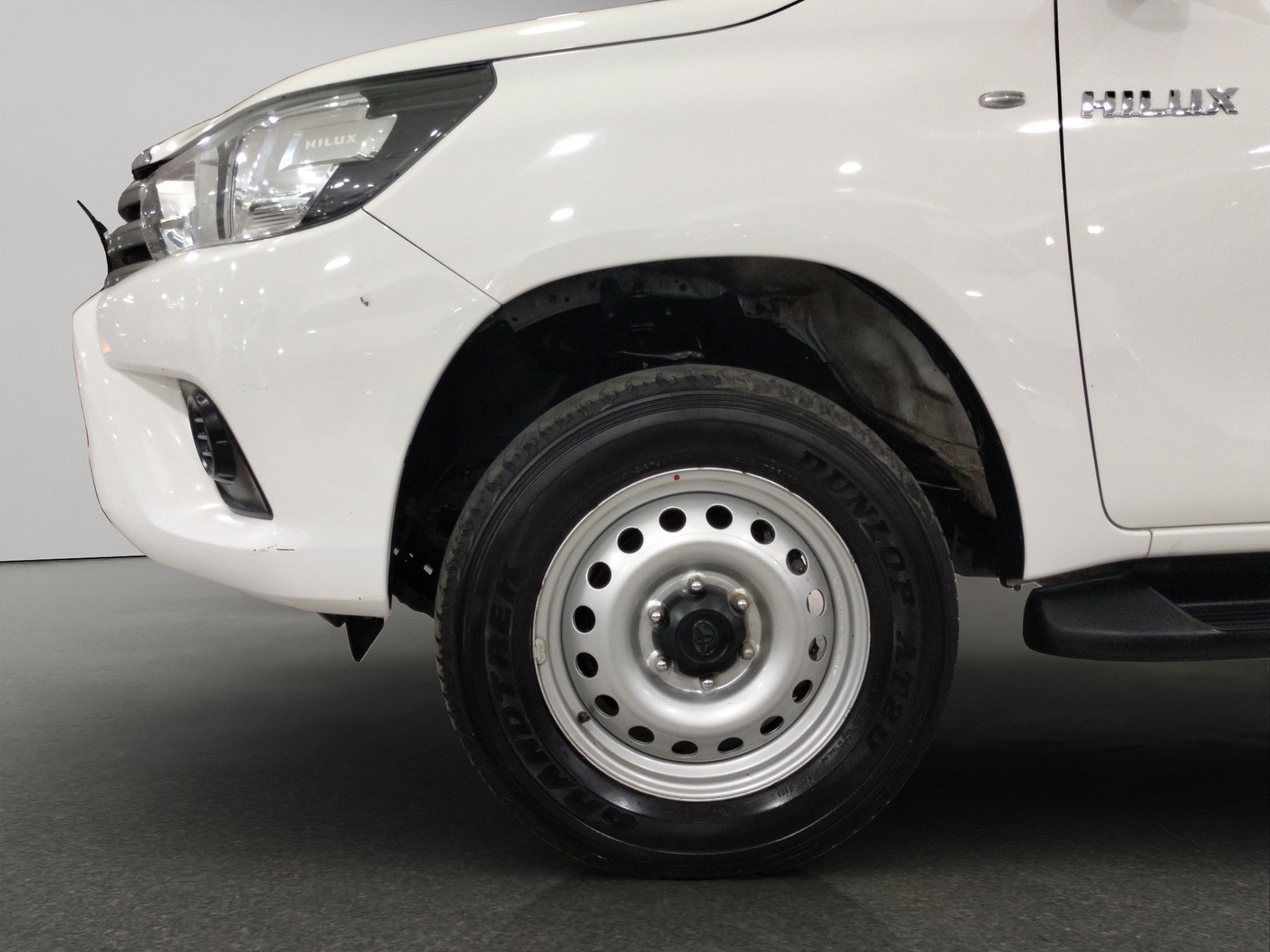 2023 Toyota Comerciales Hilux Pick-Up 4 pts. Base, Doble Cab., TM5, a/ac., VE del.