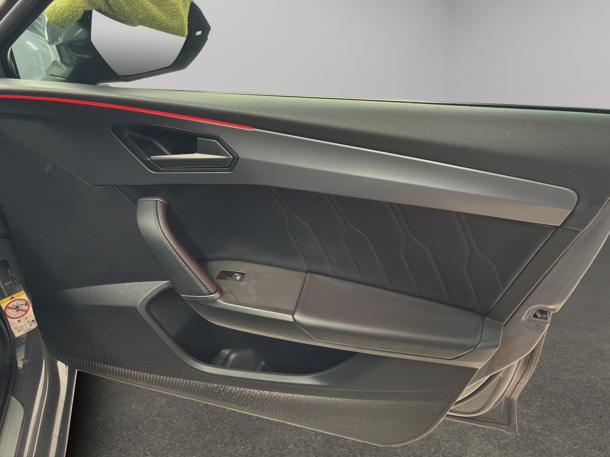 2024 Cupra León 5 pts. High, 300 HP, 2.0T, DSG, QC, RA-19 (línea anterior)