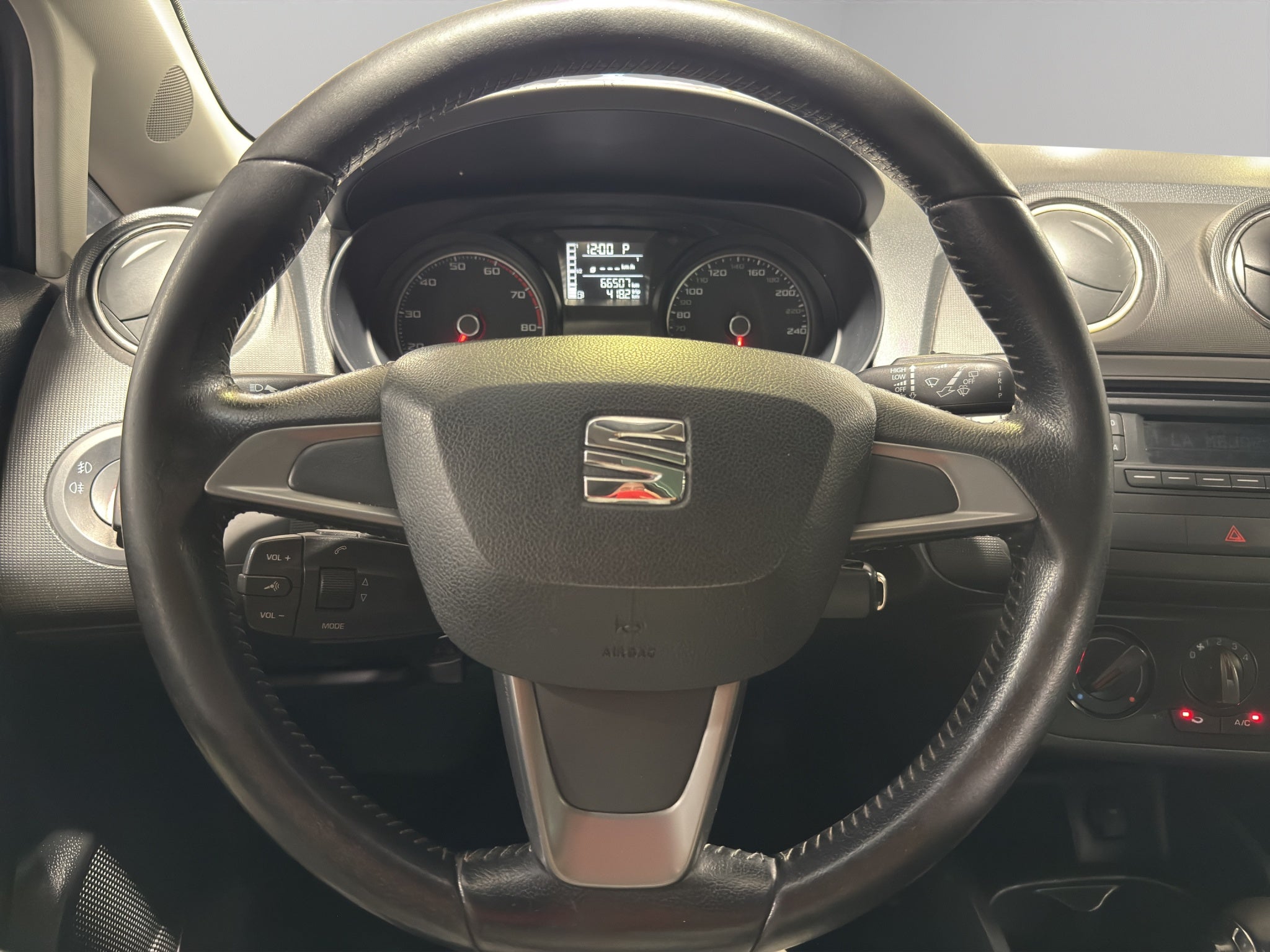 2015 Seat Ibiza 5 pts. Style, 105 HP, 1.6l, DSG, a/ac., QC, CD, RA-15