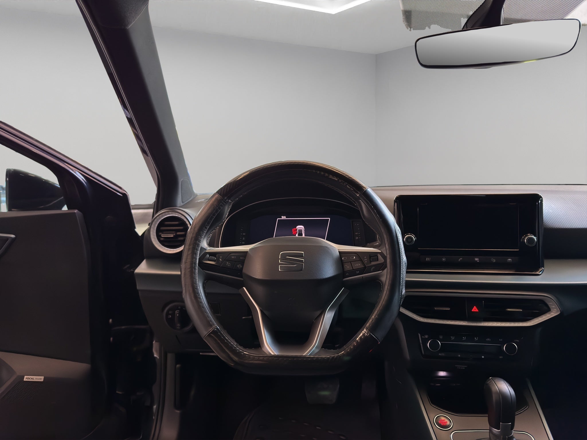 2023 Seat Arona VUD 5 pts. Xperience, 1.6l, climatronic, f. led, cámara reversa, RA-17