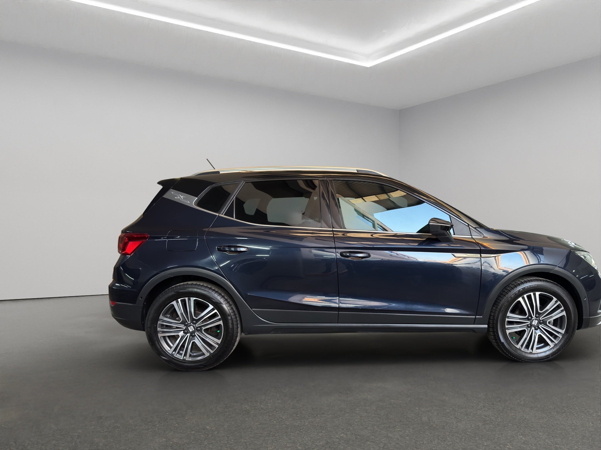 2023 Seat Arona VUD 5 pts. Xperience, 1.6l, climatronic, f. led, cámara reversa, RA-17