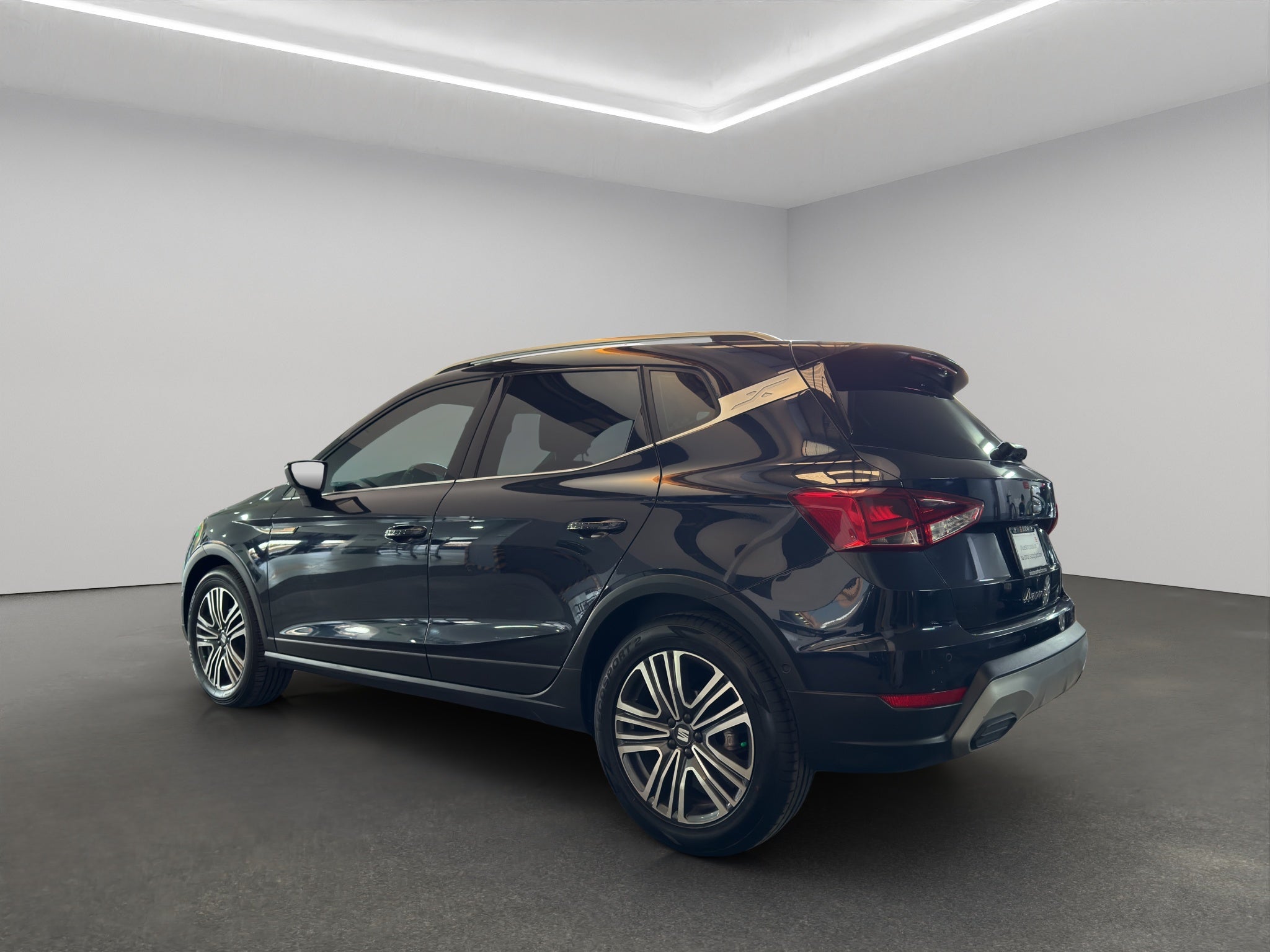 2023 Seat Arona VUD 5 pts. Xperience, 1.6l, climatronic, f. led, cámara reversa, RA-17