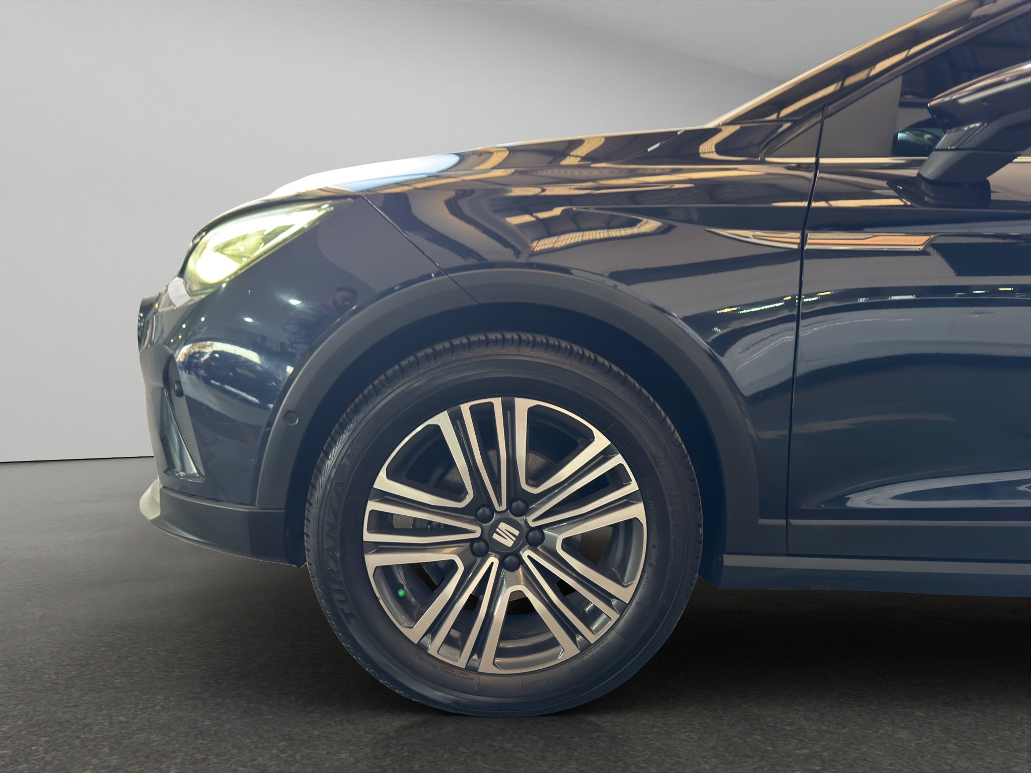 2023 Seat Arona VUD 5 pts. Xperience, 1.6l, climatronic, f. led, cámara reversa, RA-17