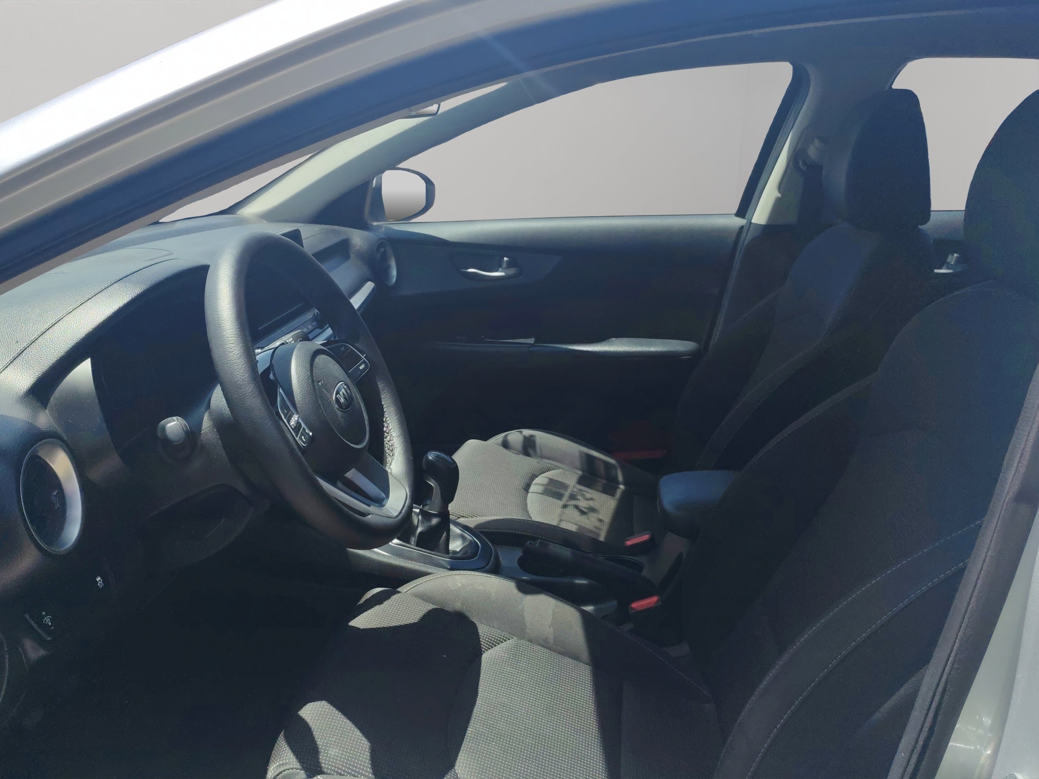 2020 Kia Forte 4 pts. L, 2.0l, TM6, a/ac., sin botón encend., R-16