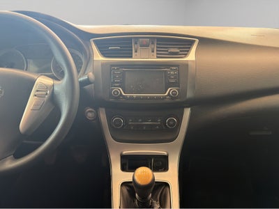 2016 Nissan Sentra 4 pts. Advance, TM6, a/ac., f. niebla, RA-16 (línea anterior)