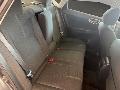 2016 Nissan Sentra 4 pts. Advance, TM6, a/ac., f. niebla, RA-16 (línea anterior)