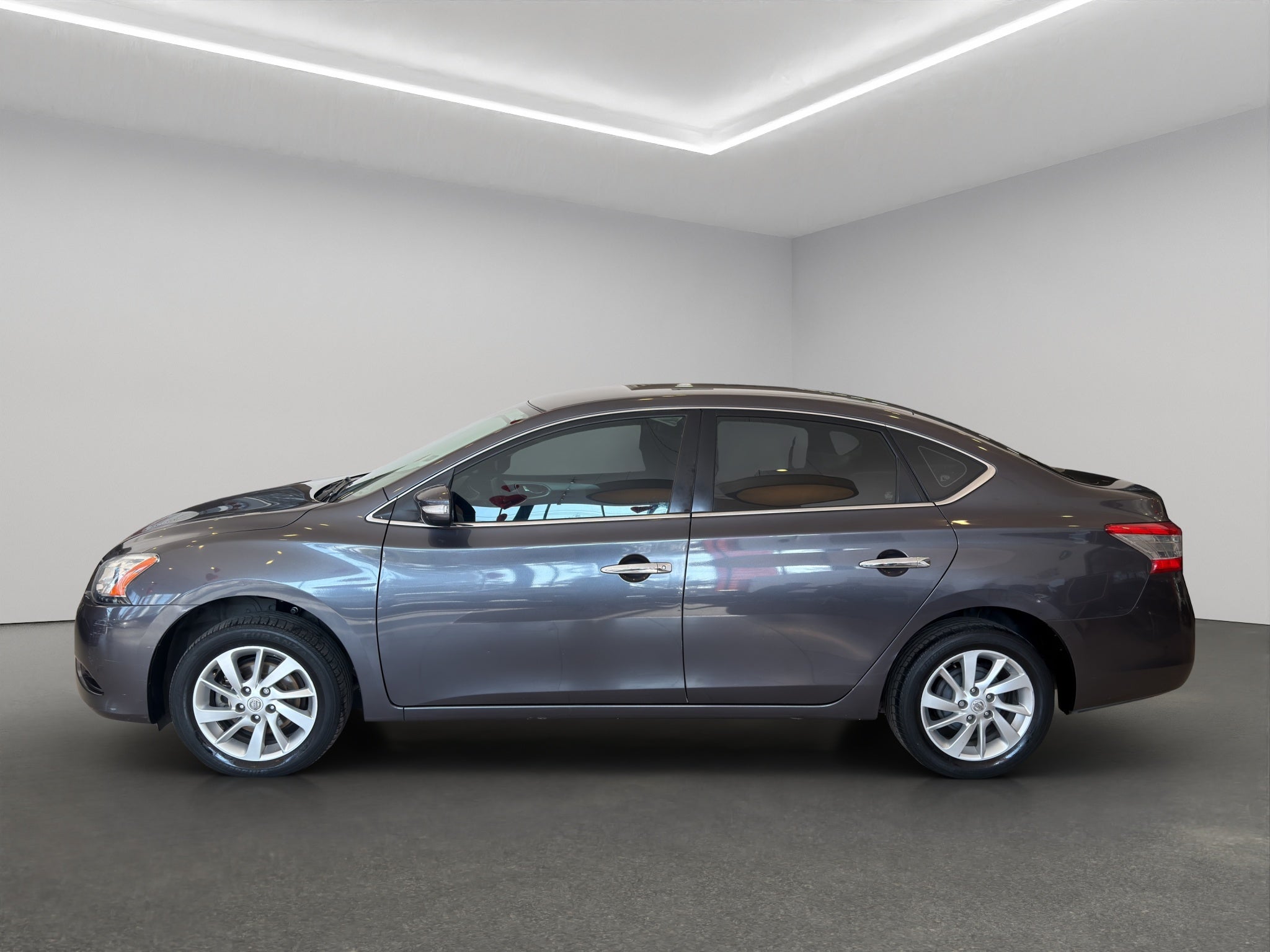 2016 Nissan Sentra 4 pts. Advance, TM6, a/ac., f. niebla, RA-16 (línea anterior)