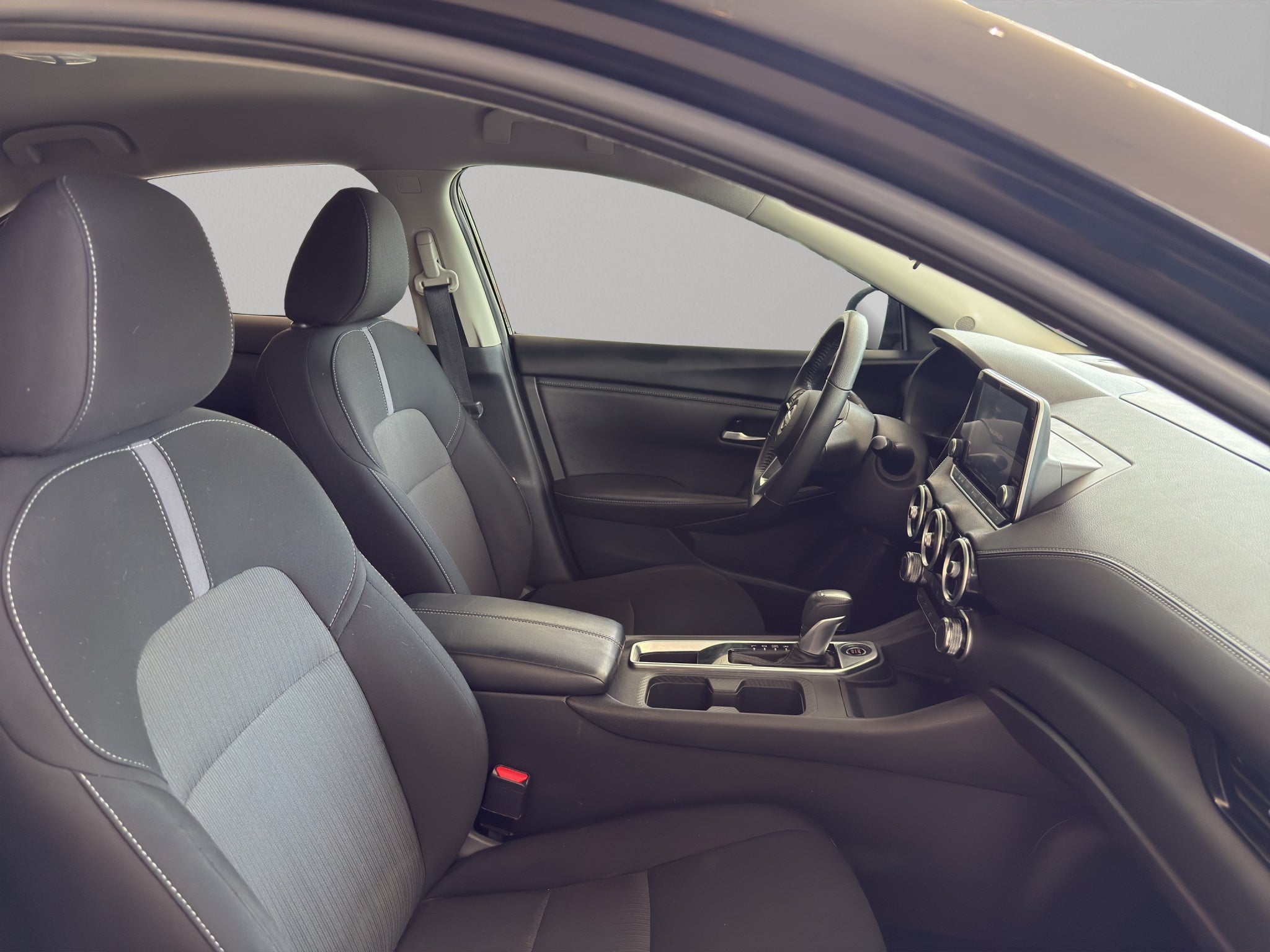 2024 Nissan Sentra 4 pts. Advance, TM6, a/ac., f. niebla, RA-16