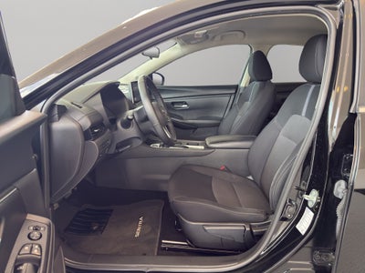 2024 Nissan Sentra 4 pts. Advance, TM6, a/ac., f. niebla, RA-16
