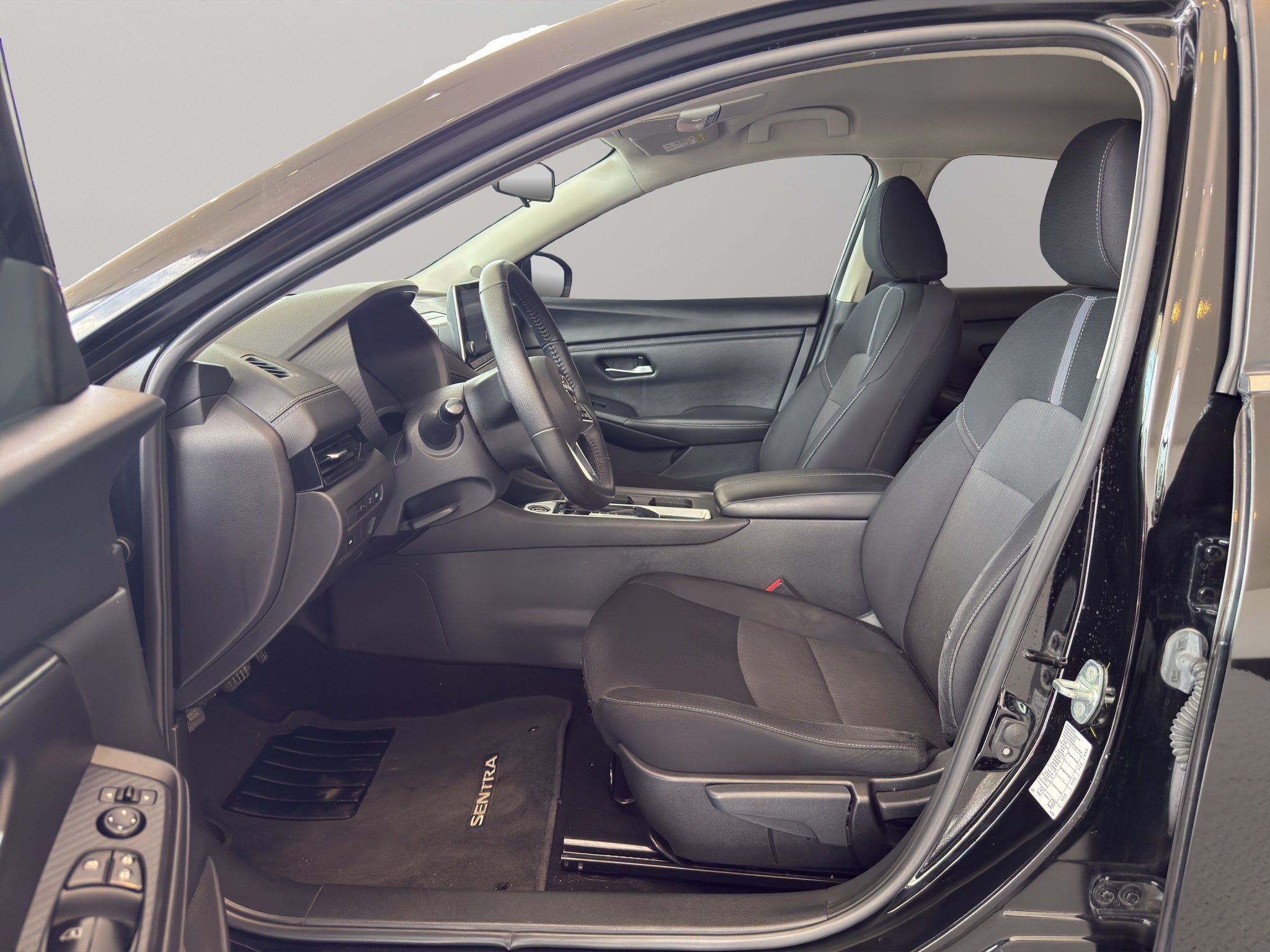 2024 Nissan Sentra 4 pts. Advance, TM6, a/ac., f. niebla, RA-16
