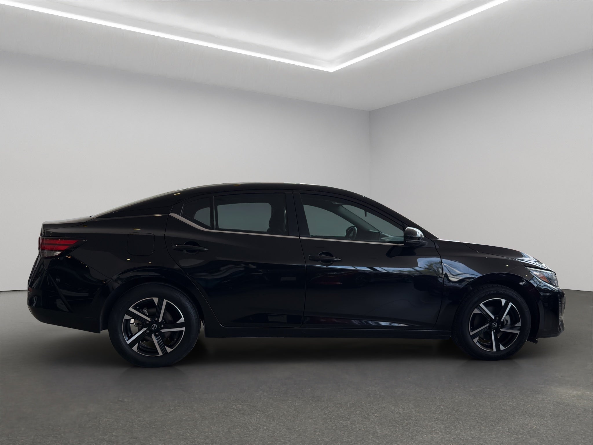 2024 Nissan Sentra 4 pts. Advance, TM6, a/ac., f. niebla, RA-16