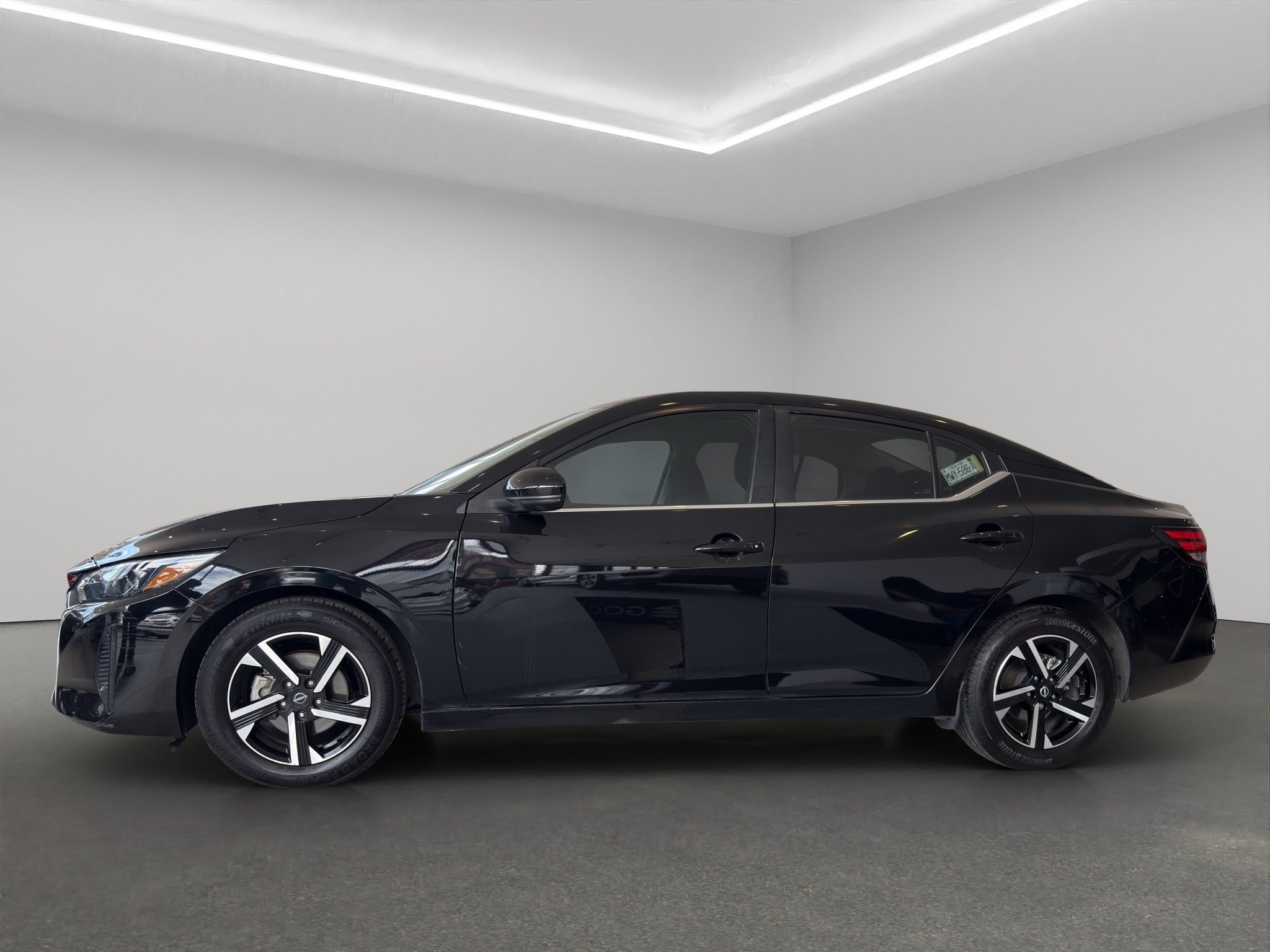 2024 Nissan Sentra 4 pts. Advance, TM6, a/ac., f. niebla, RA-16