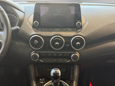 2025 Nissan Sentra 4 pts. Advance, TM6, a/ac., f. niebla, RA-16