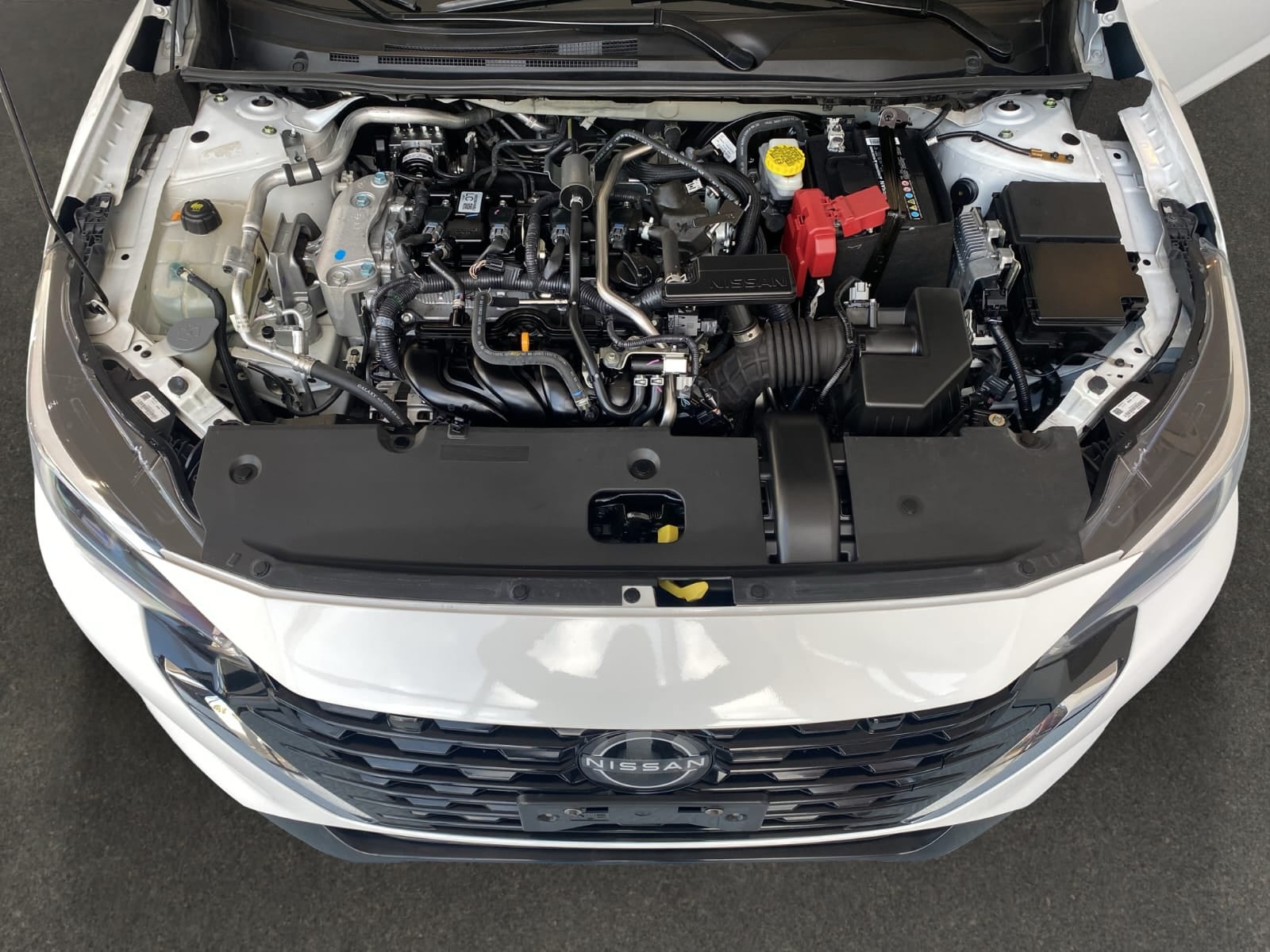 2024 Nissan Sentra 4 PTS ADVANVE TA 6 A/AC F NIEBLA RA 16
